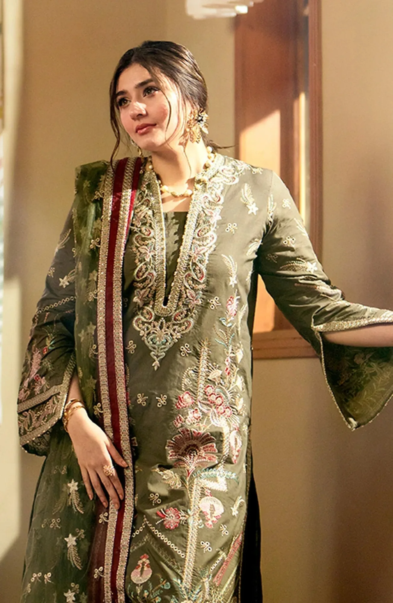 Maryum N Maria Luxury Lawn 24 Green Organza – view 4 – Poshaq