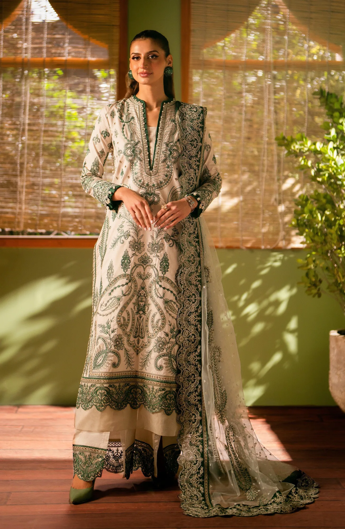 Maryum N Maria Luxury Lawn 24 Grey Organza – view 1 – Poshaq