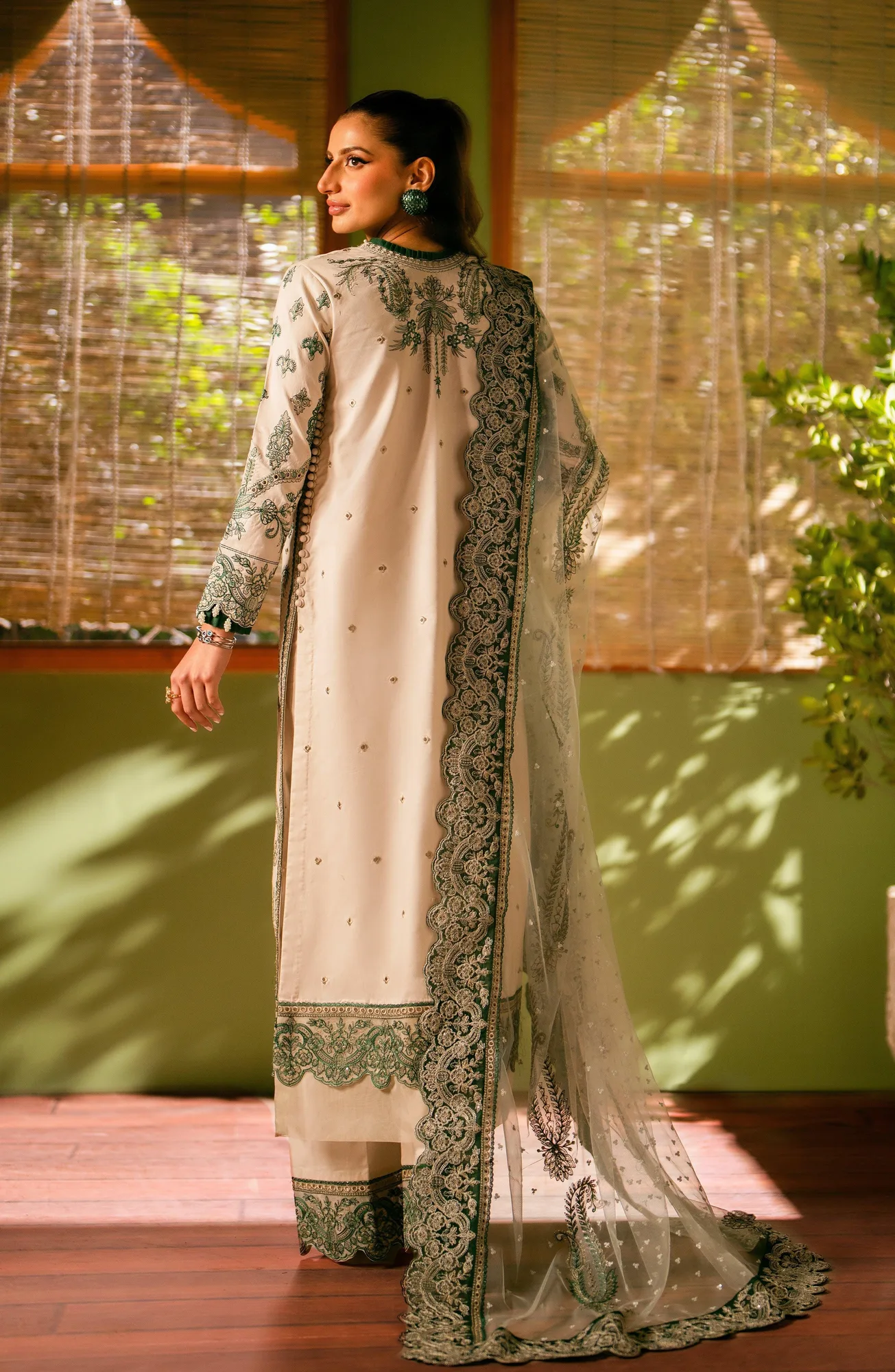 Maryum N Maria Luxury Lawn 24 Grey Organza – view 2 – Poshaq