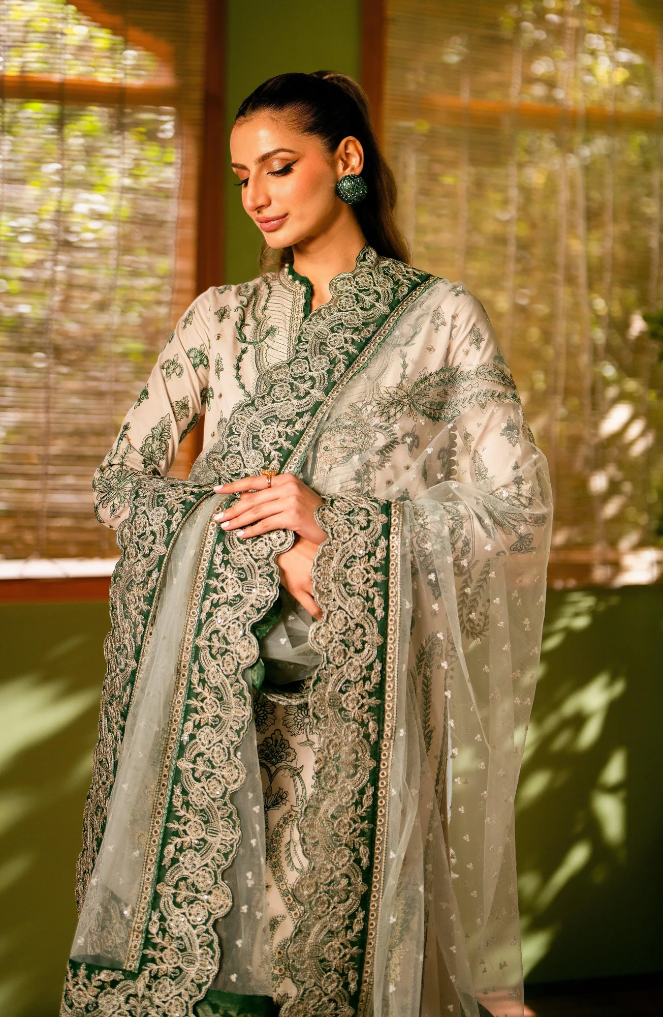 Maryum N Maria Luxury Lawn 24 Grey Organza – view 3 – Poshaq