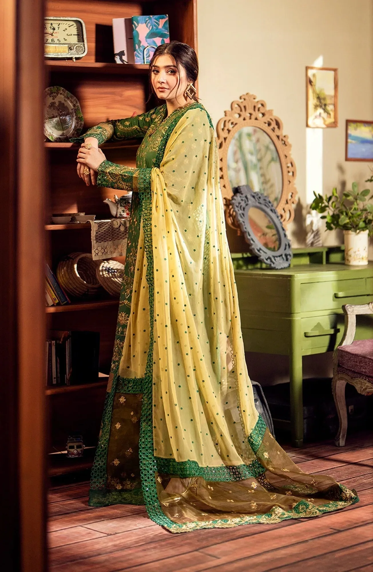 Maryum N Maria Luxury Lawn 24 Bottle Green Organza – view 2 – Poshaq