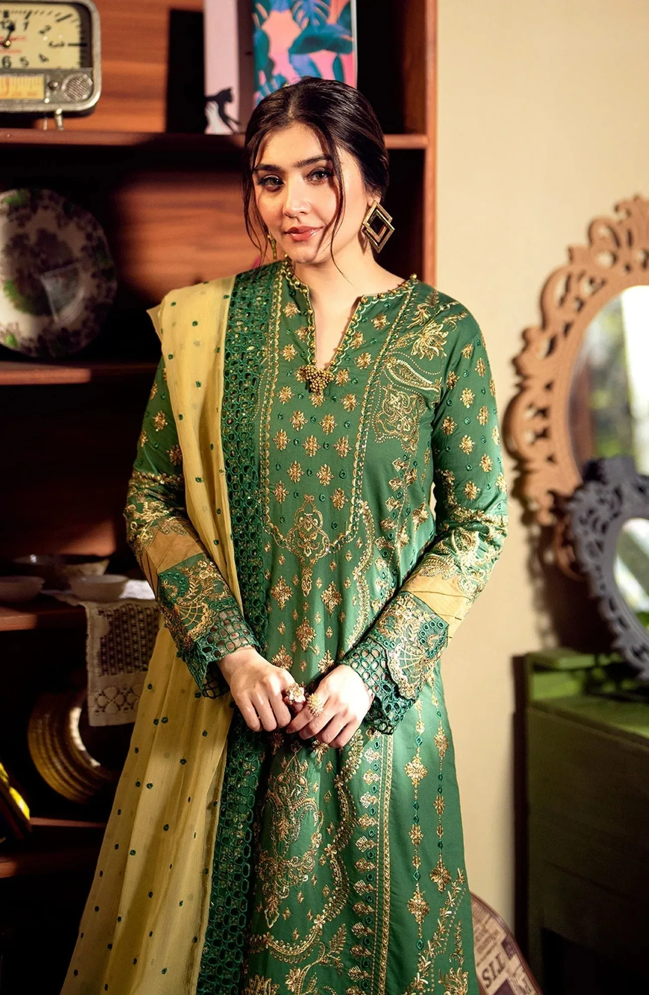 Maryum N Maria Luxury Lawn 24 Bottle Green Organza – view 4 – Poshaq
