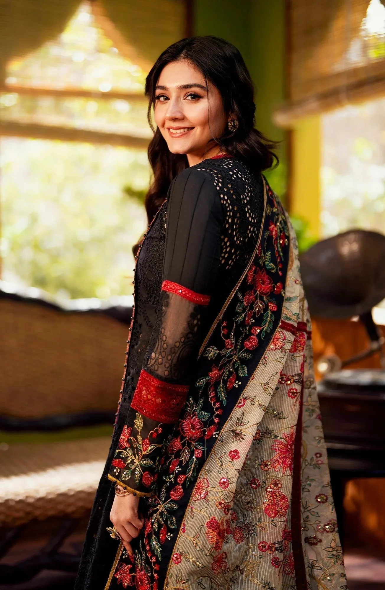 Maryum N Maria Luxury Lawn 24 Black Organza – view 4 – Poshaq