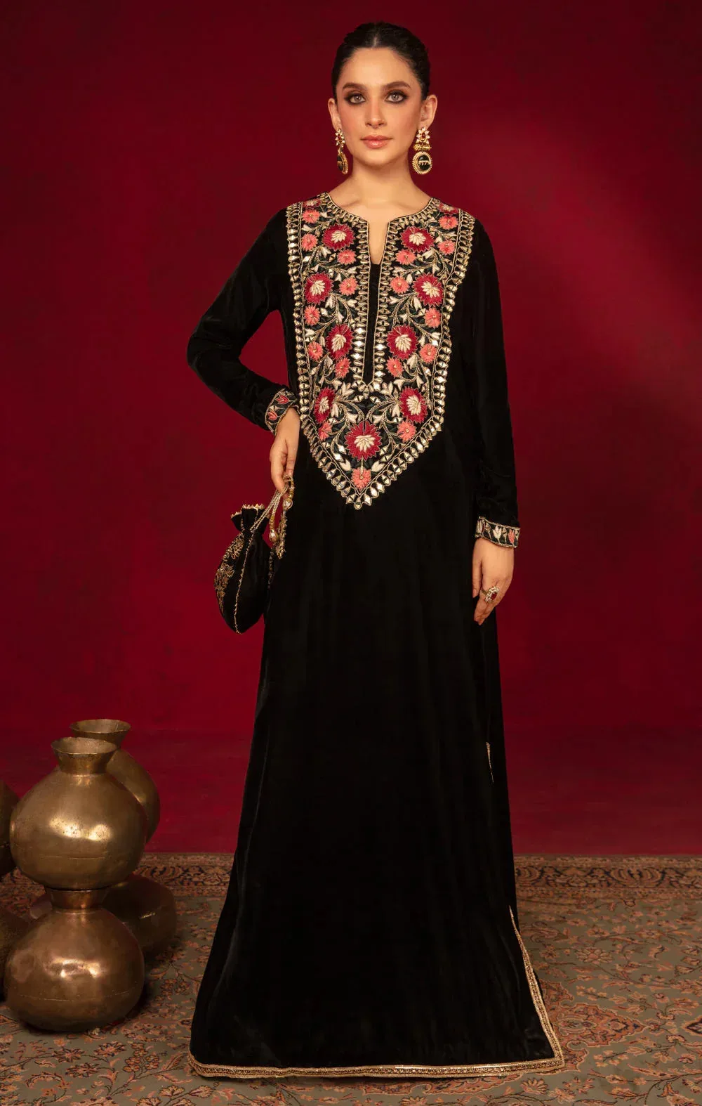 Maya Raazi Velvet 24 Black Velvet – view 1 – Poshaq
