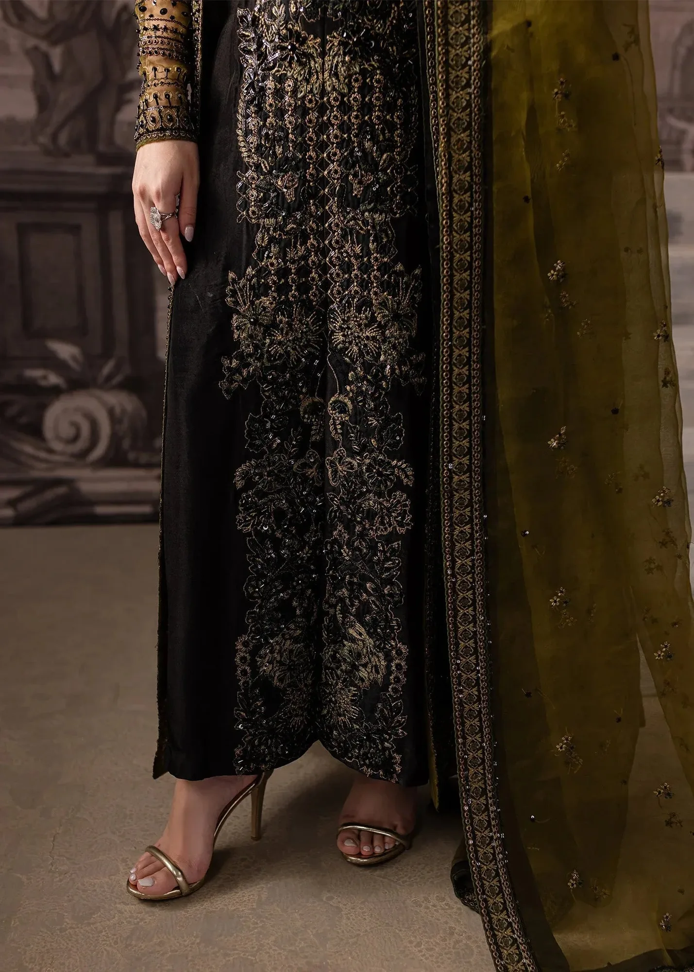 Maria Osama Khan Mystara Wedding Festive Black Raw Silk – view 5 – Poshaq