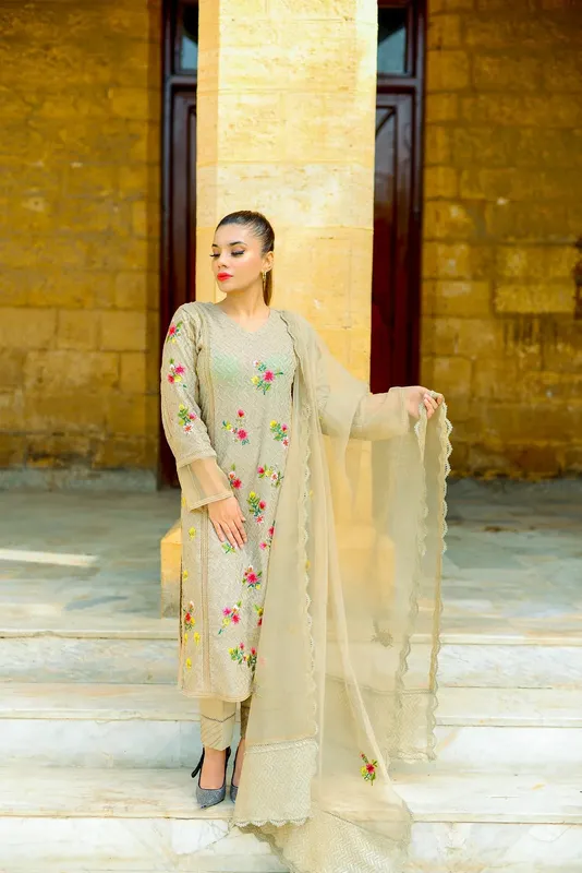 Muntaha by Shanzay Fahad Luxe Formal Green Organza – view 1 – Poshaq
