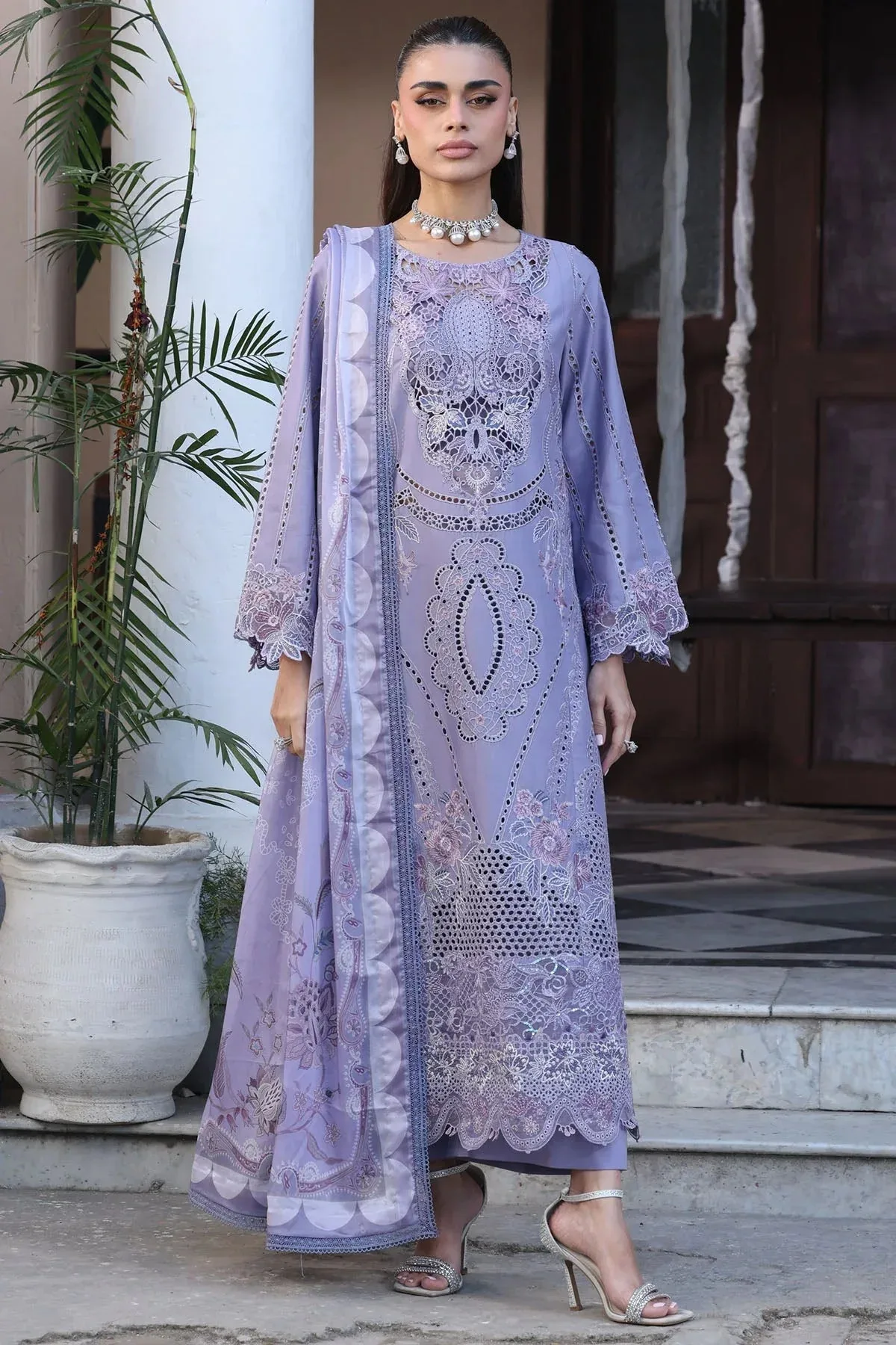 motifz.com.pk Lawn – view 2 – Poshaq