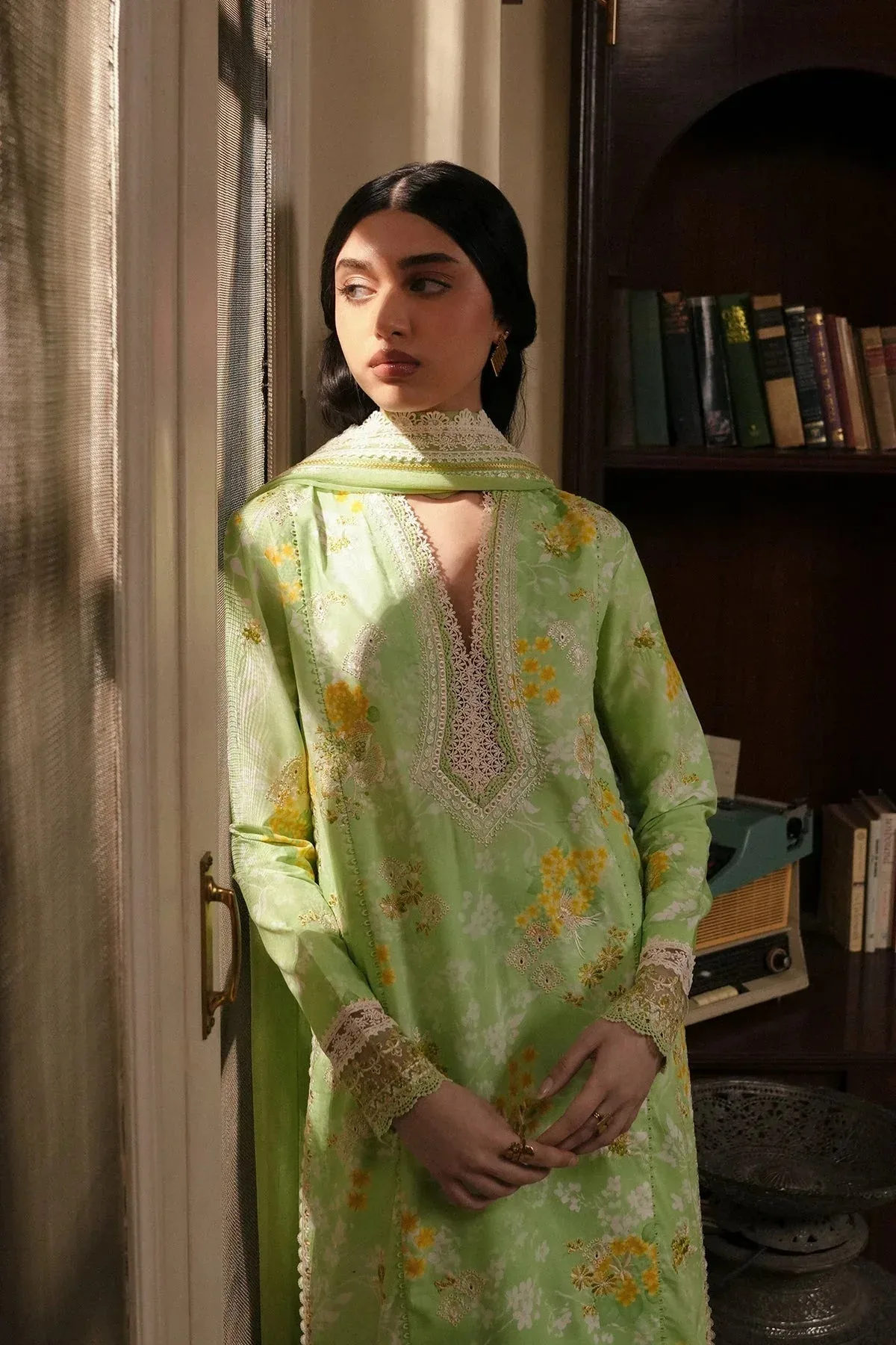 Afrozeh Green Organza – view 3 – Poshaq