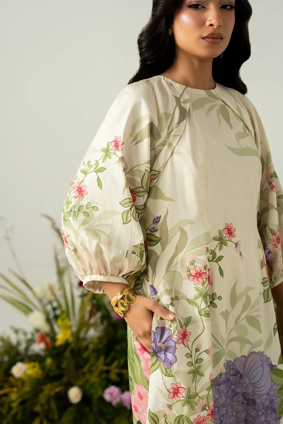 Cream chiffon dress with soft crepe detailing – view 3 – Poshaq