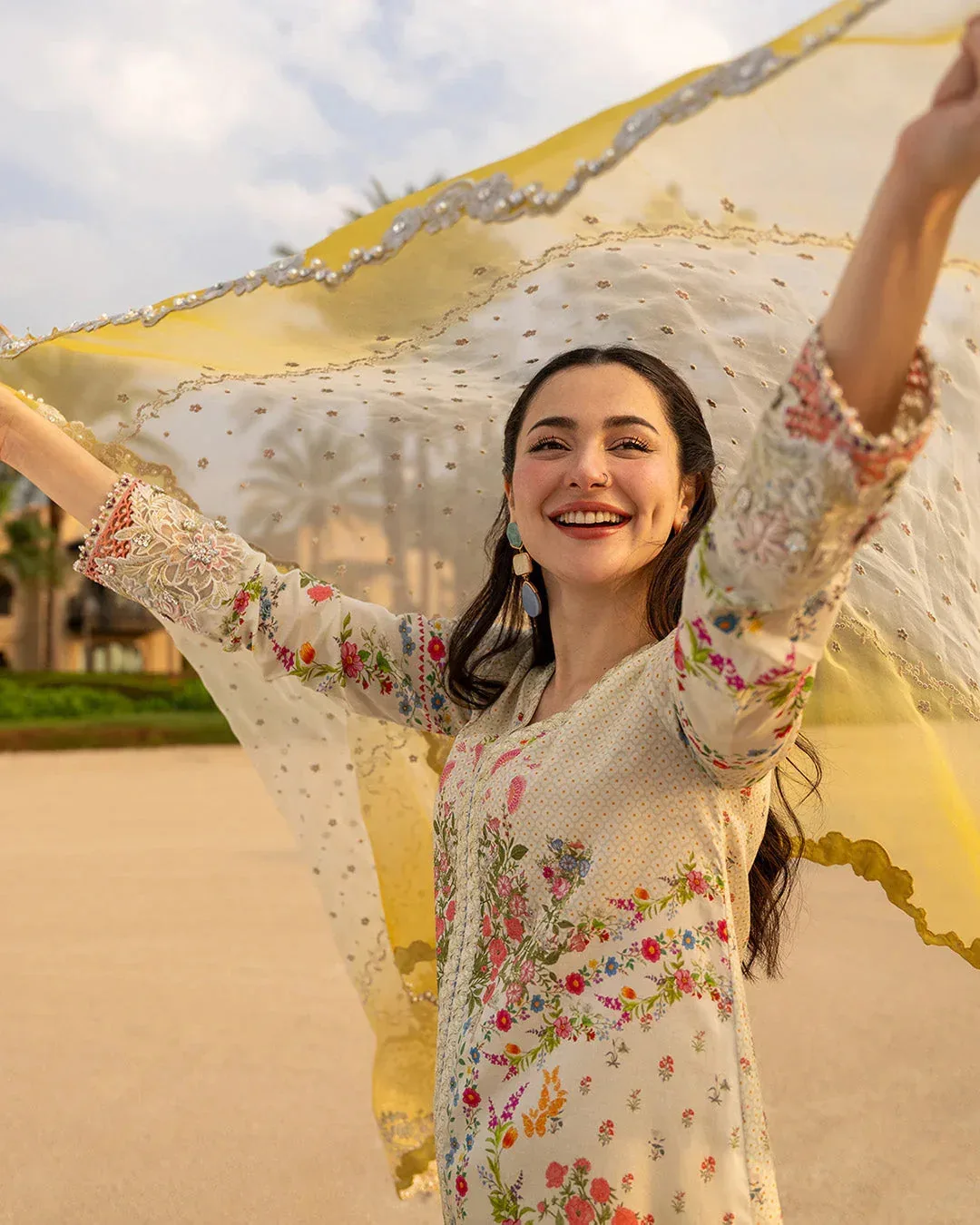 Faiza Saqlain Aya Luxury Lawn 26' Yellow Organza – view 3 – Poshaq