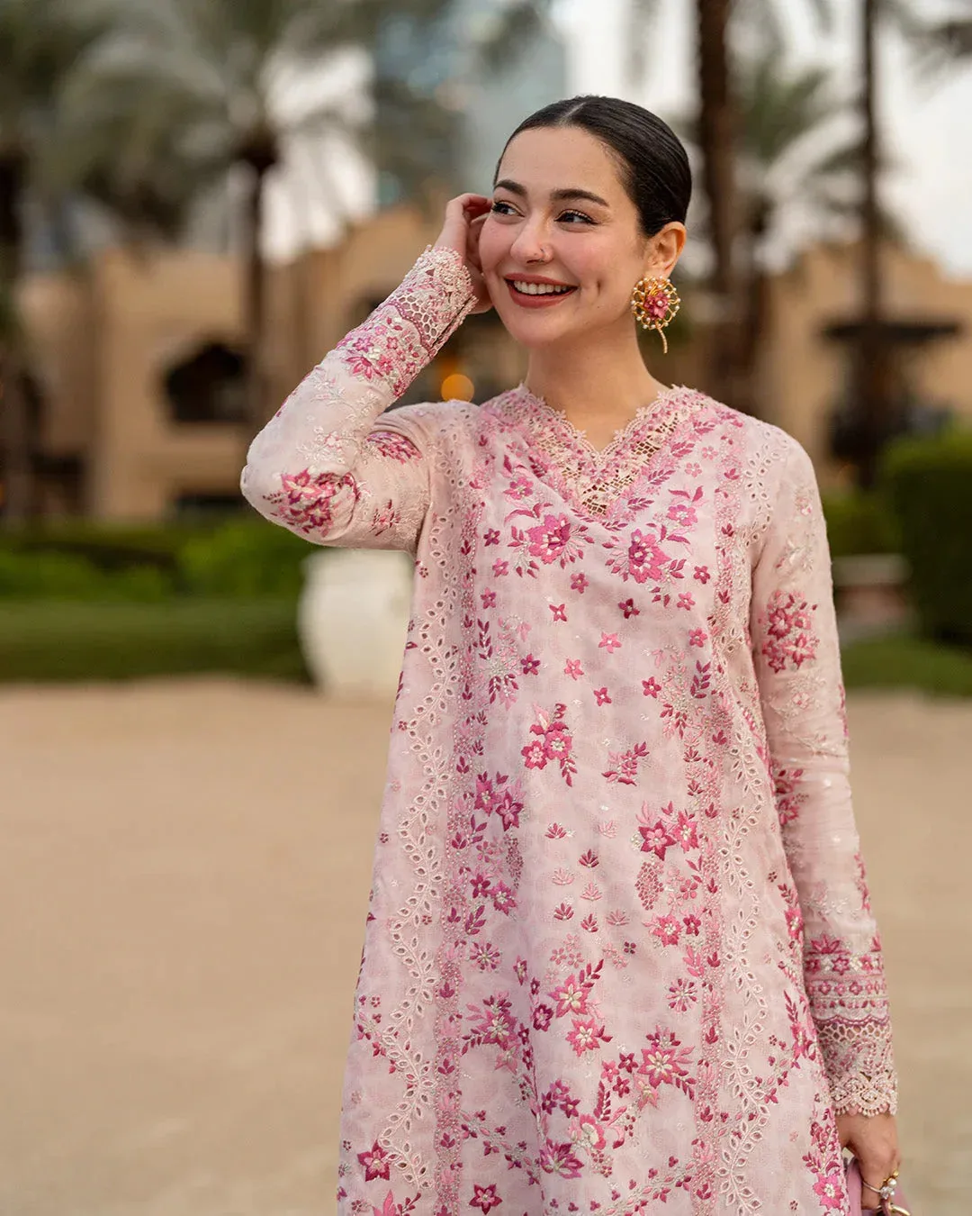 Faiza Saqlain Aya Luxury Lawn 26' Pink Organza – view 3 – Poshaq