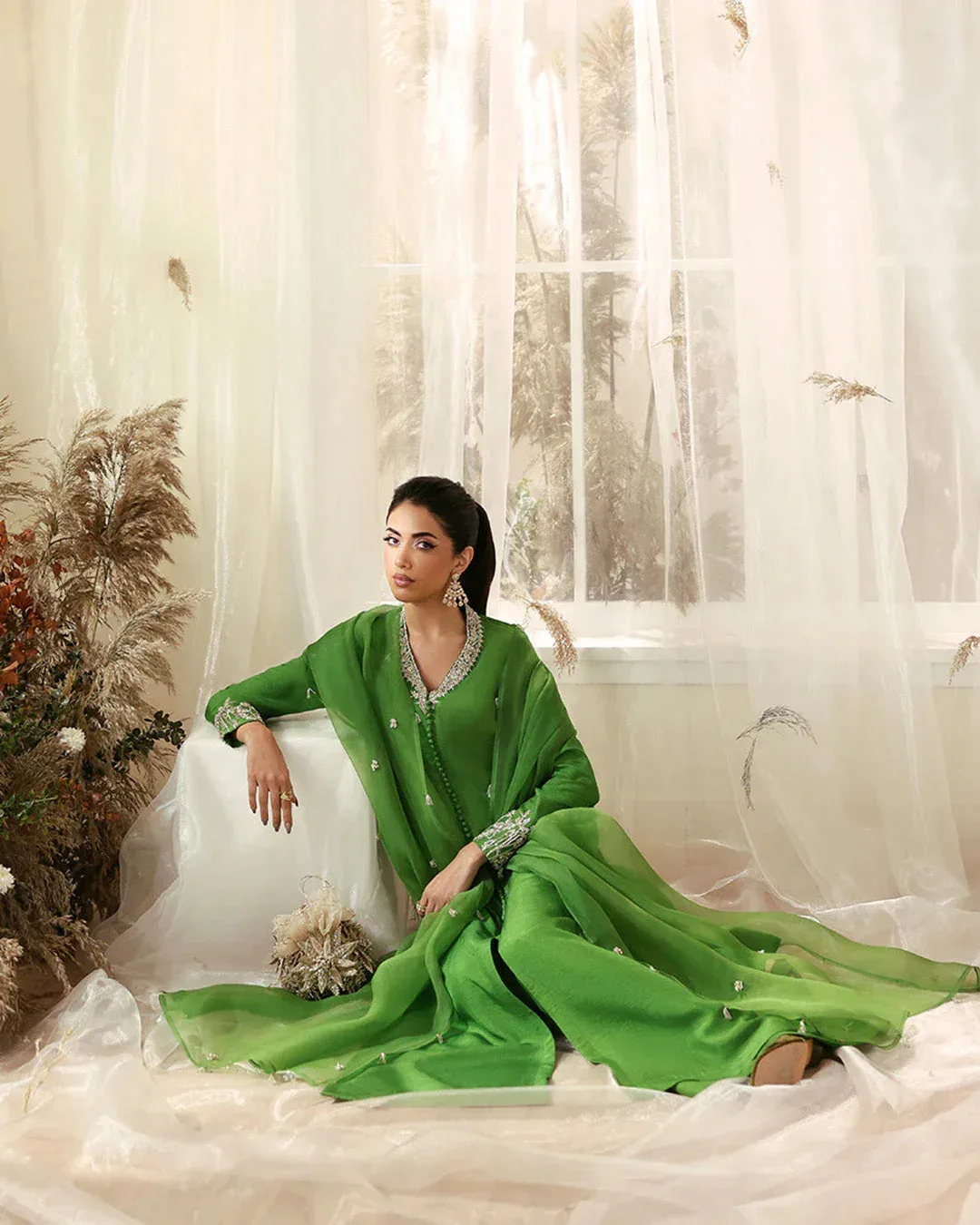 Raw silk shirt and flared pant with organza dupatta, elegant three‑piece set – view 5 – Poshaq