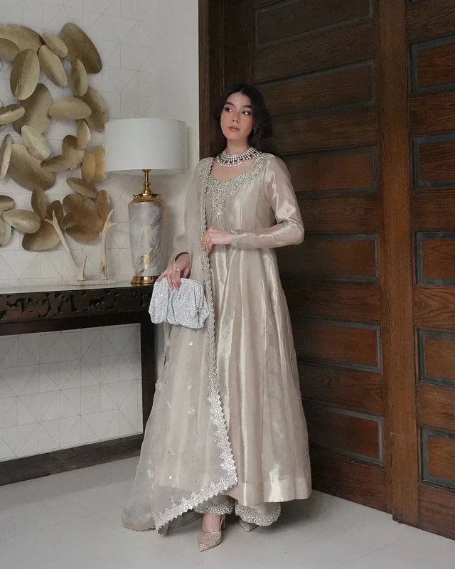 Faiza Saqlain Za eva Wedding Formals Ivory Organza – view 1 – Poshaq