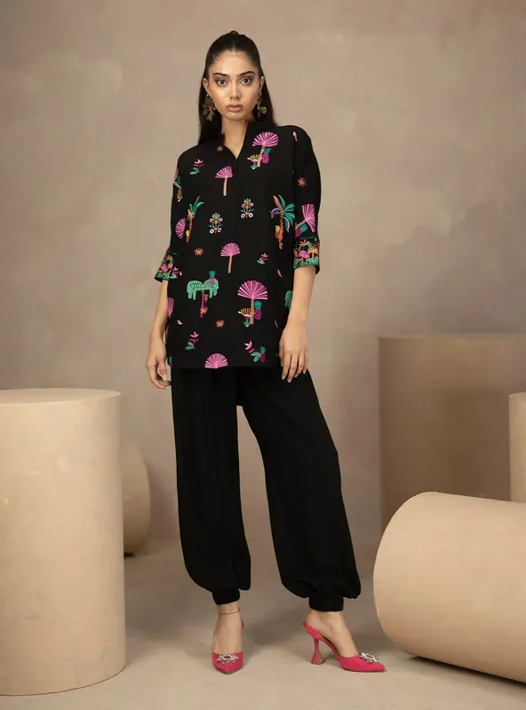 Zainab Chottani Zahra Spring Edit 26 Black – view 1 – Poshaq