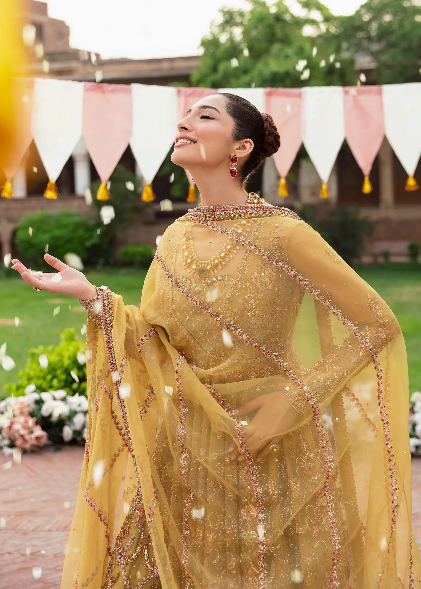 Akbar Aslam Bridals – view 5 – Poshaq