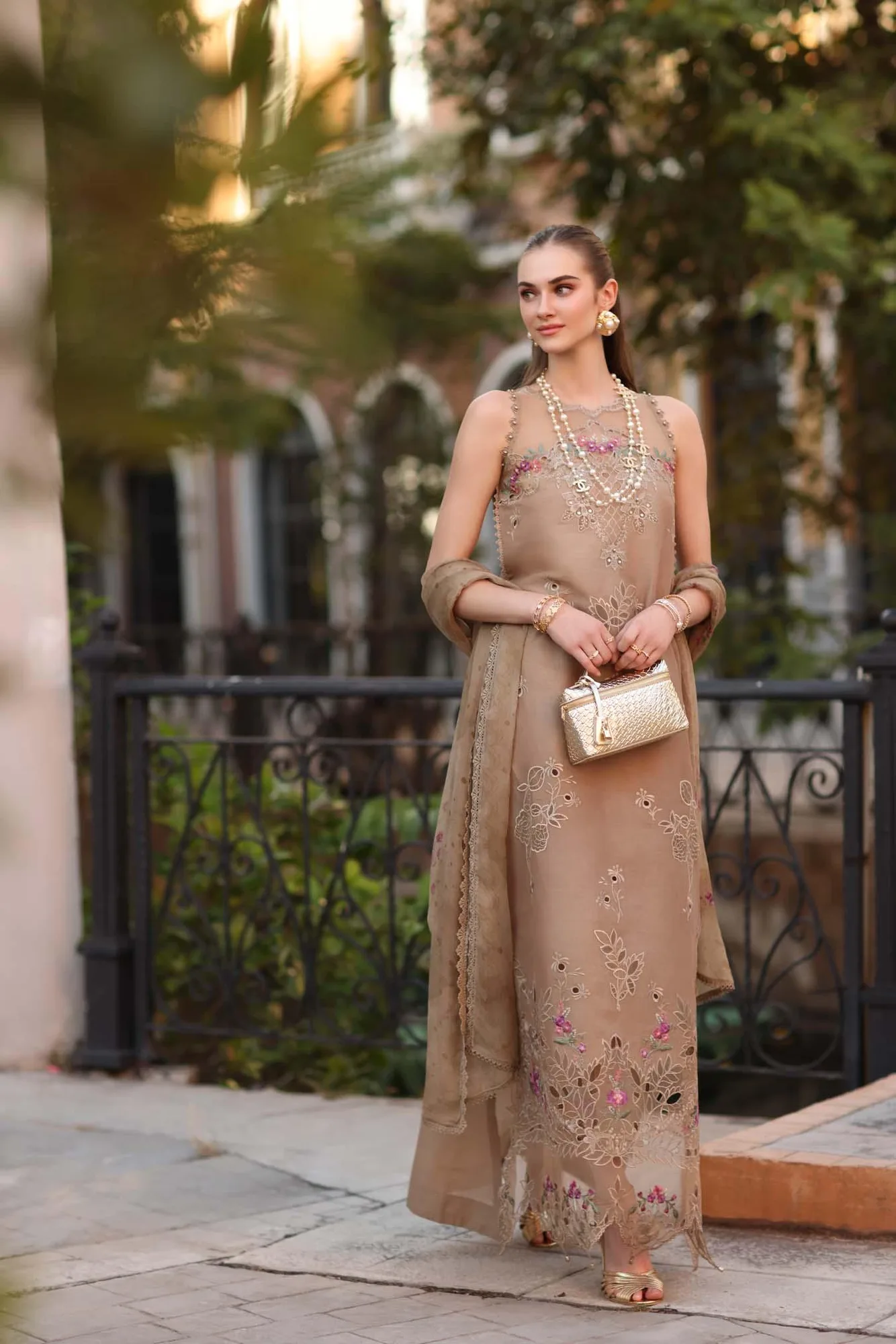 Noor by Saadia Asad Eid Luxe Printkhaas 26 Beige Chiffon – view 4 – Poshaq