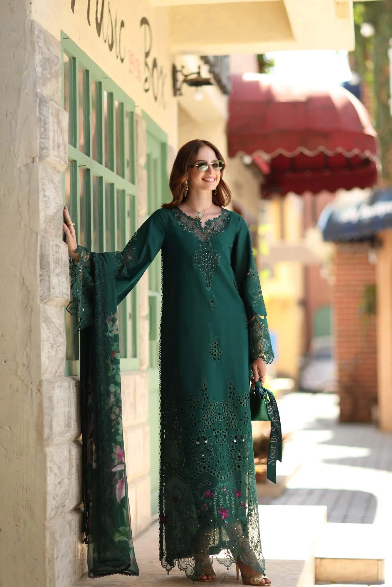Noor by Saadia Asad Luxe Chikankari 26 Green Chiffon – view 4 – Poshaq
