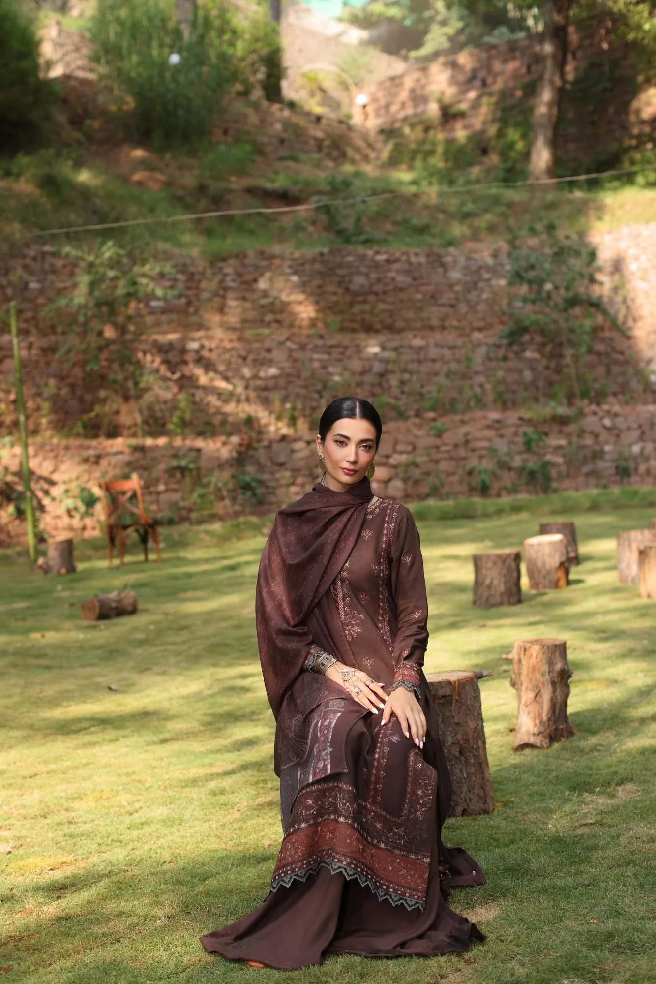 Noor by Saadia Asad Suzaankari Winter 24 Linen – view 10 – Poshaq