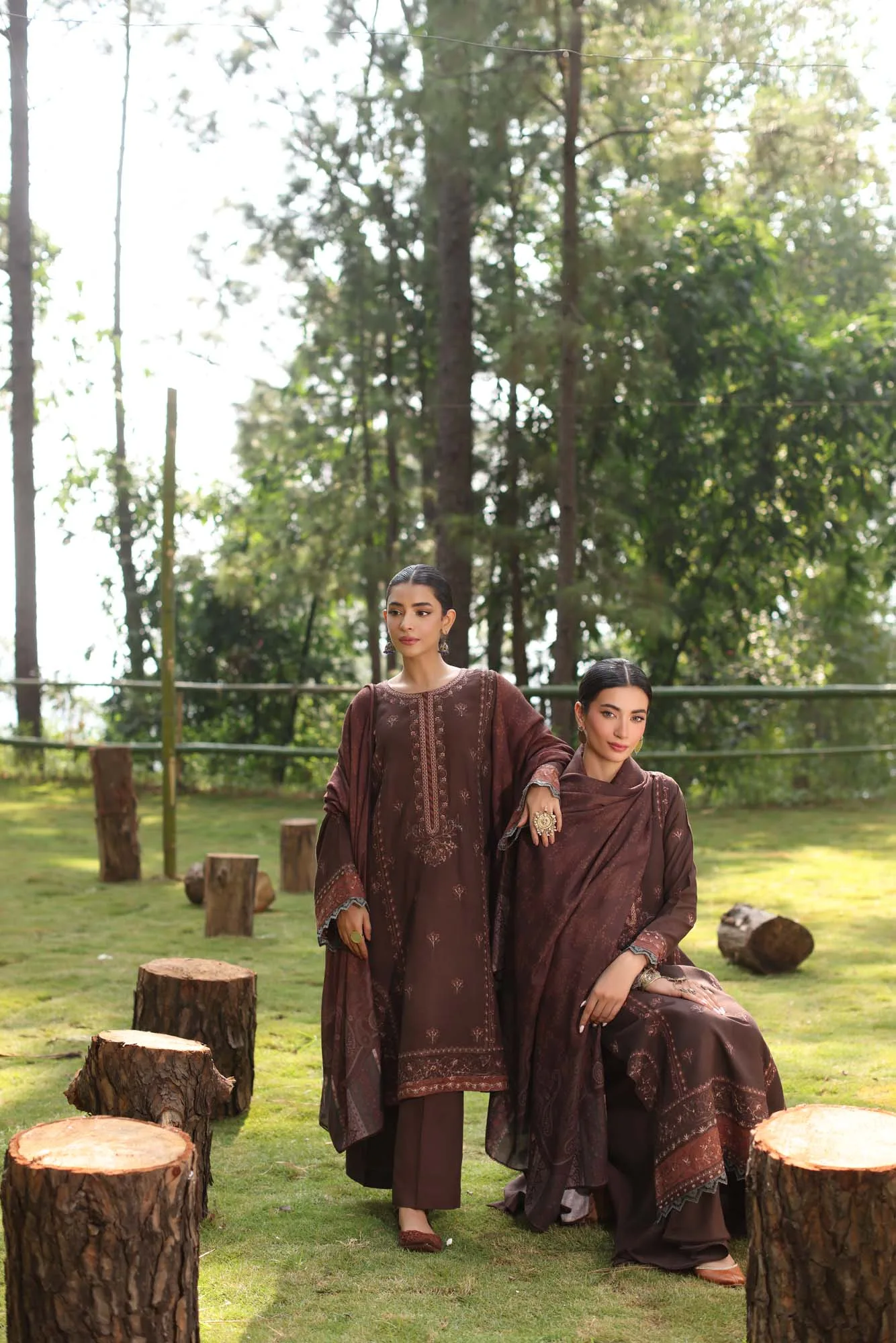 Noor by Saadia Asad Suzaankari Winter 24 Linen – view 2 – Poshaq