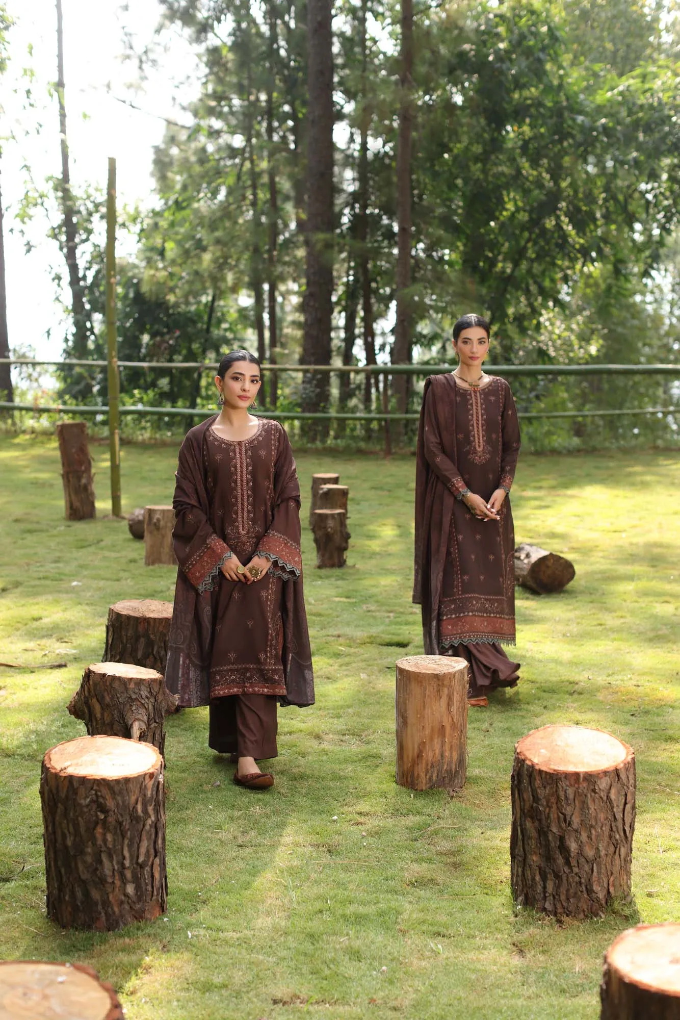 Noor by Saadia Asad Suzaankari Winter 24 Linen – view 4 – Poshaq