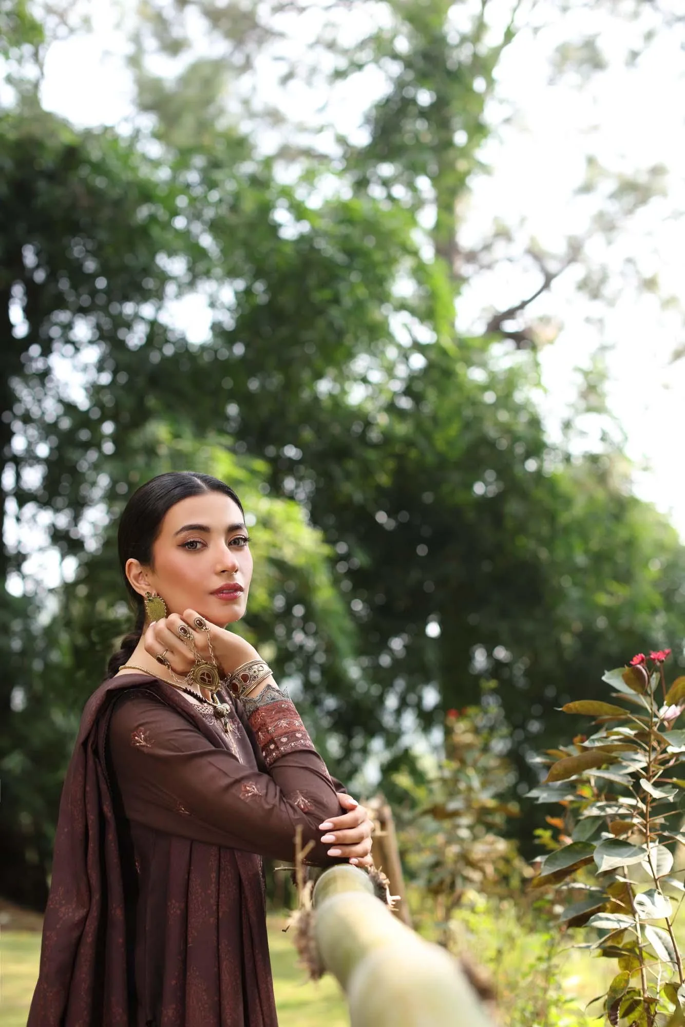 Noor by Saadia Asad Suzaankari Winter 24 Linen – view 8 – Poshaq