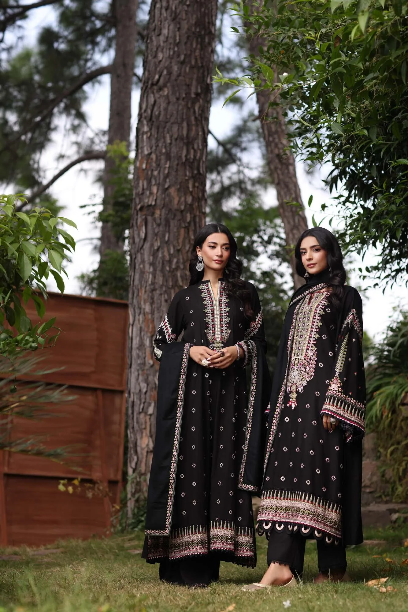 Noor by Saadia Asad Suzaankari Winter 24 Pashmina – view 1 – Poshaq
