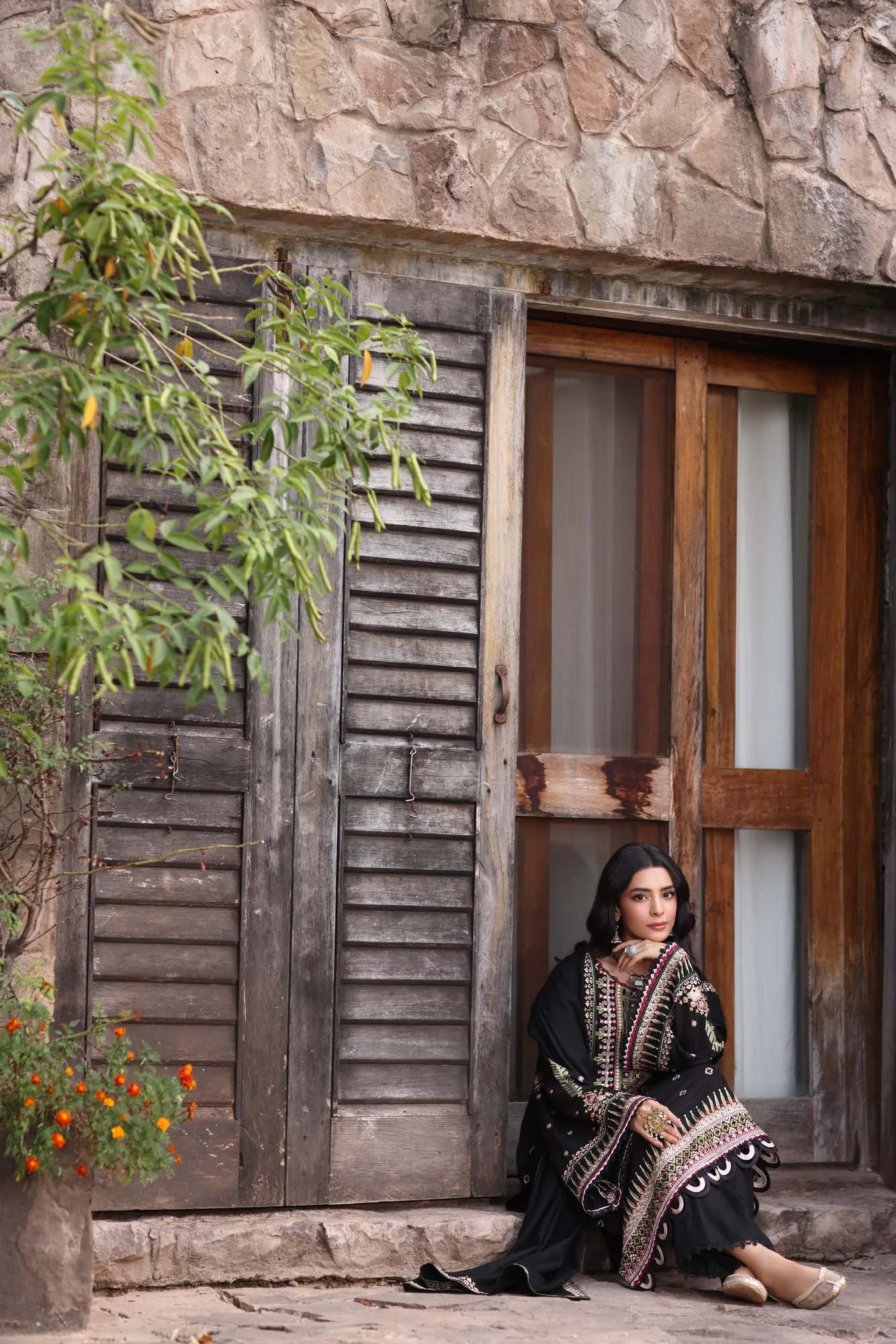 Noor by Saadia Asad Suzaankari Winter 24 Pashmina – view 3 – Poshaq