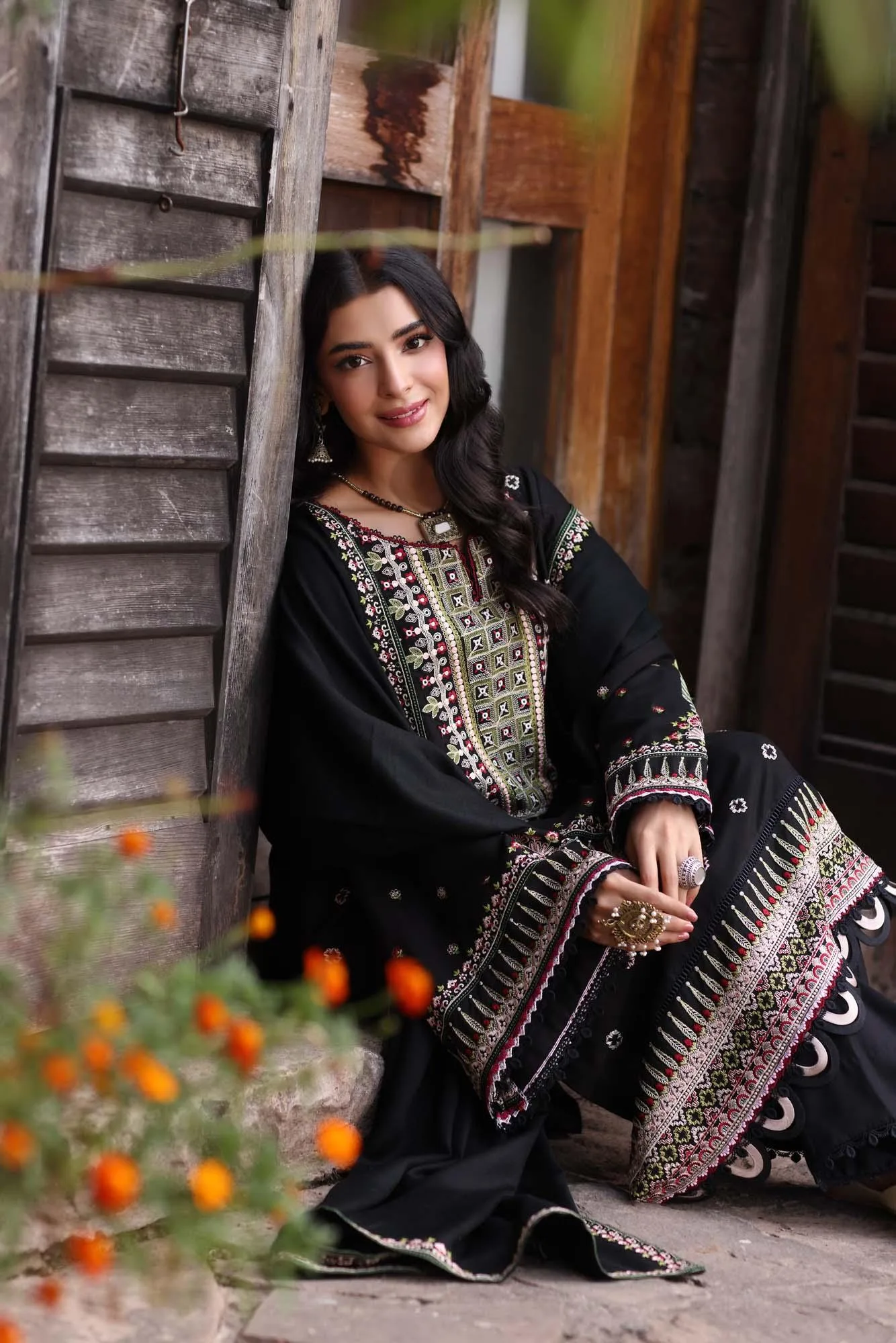 Noor by Saadia Asad Suzaankari Winter 24 Pashmina – view 4 – Poshaq