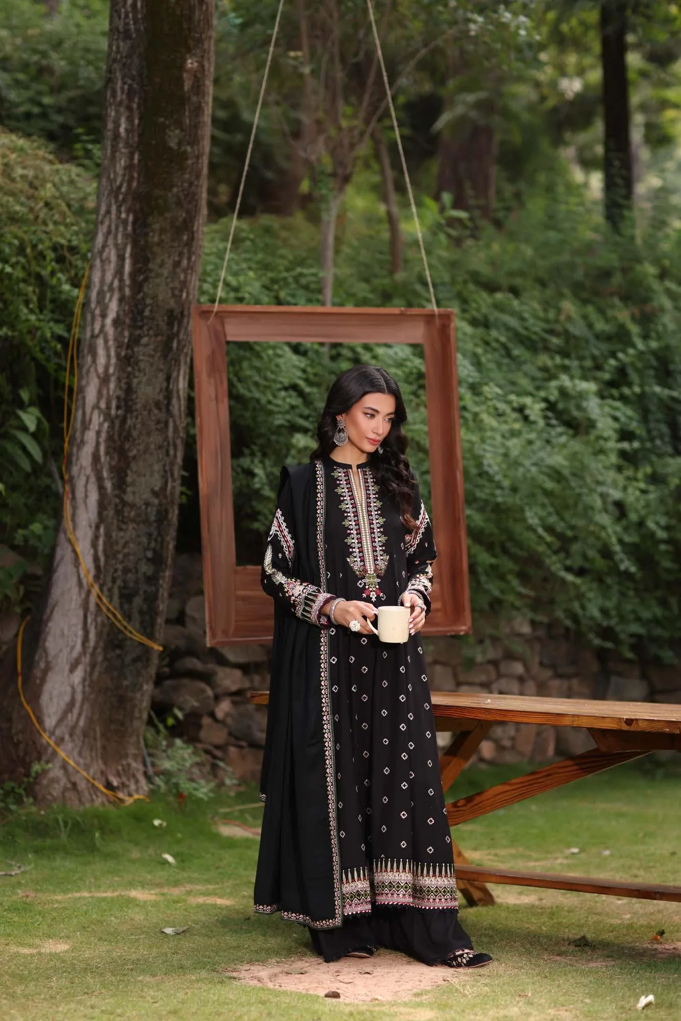 Noor by Saadia Asad Suzaankari Winter 24 Pashmina – view 5 – Poshaq