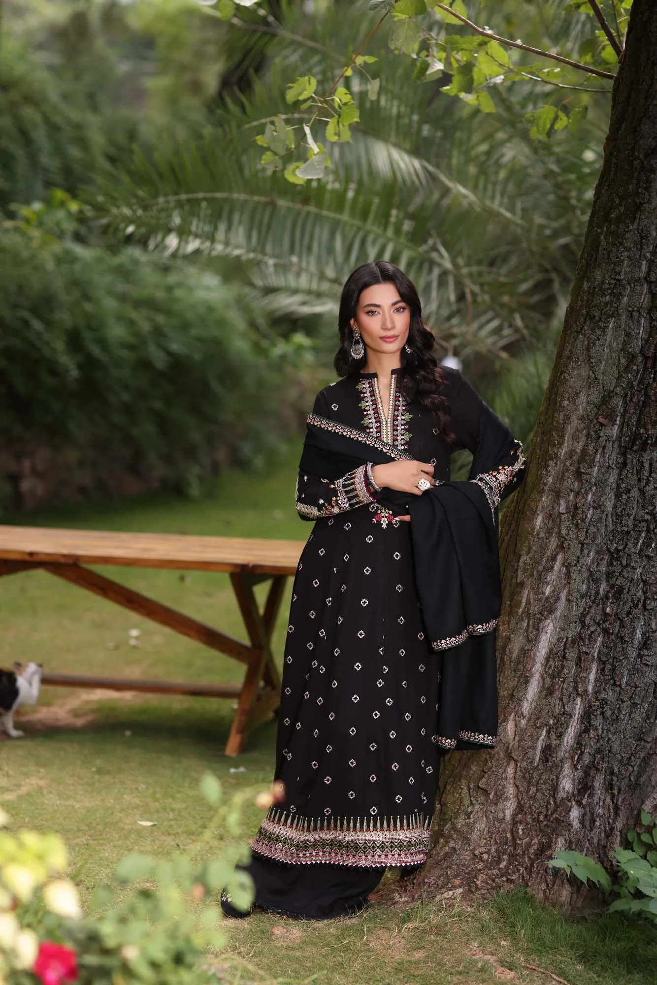 Noor by Saadia Asad Suzaankari Winter 24 Pashmina – view 7 – Poshaq