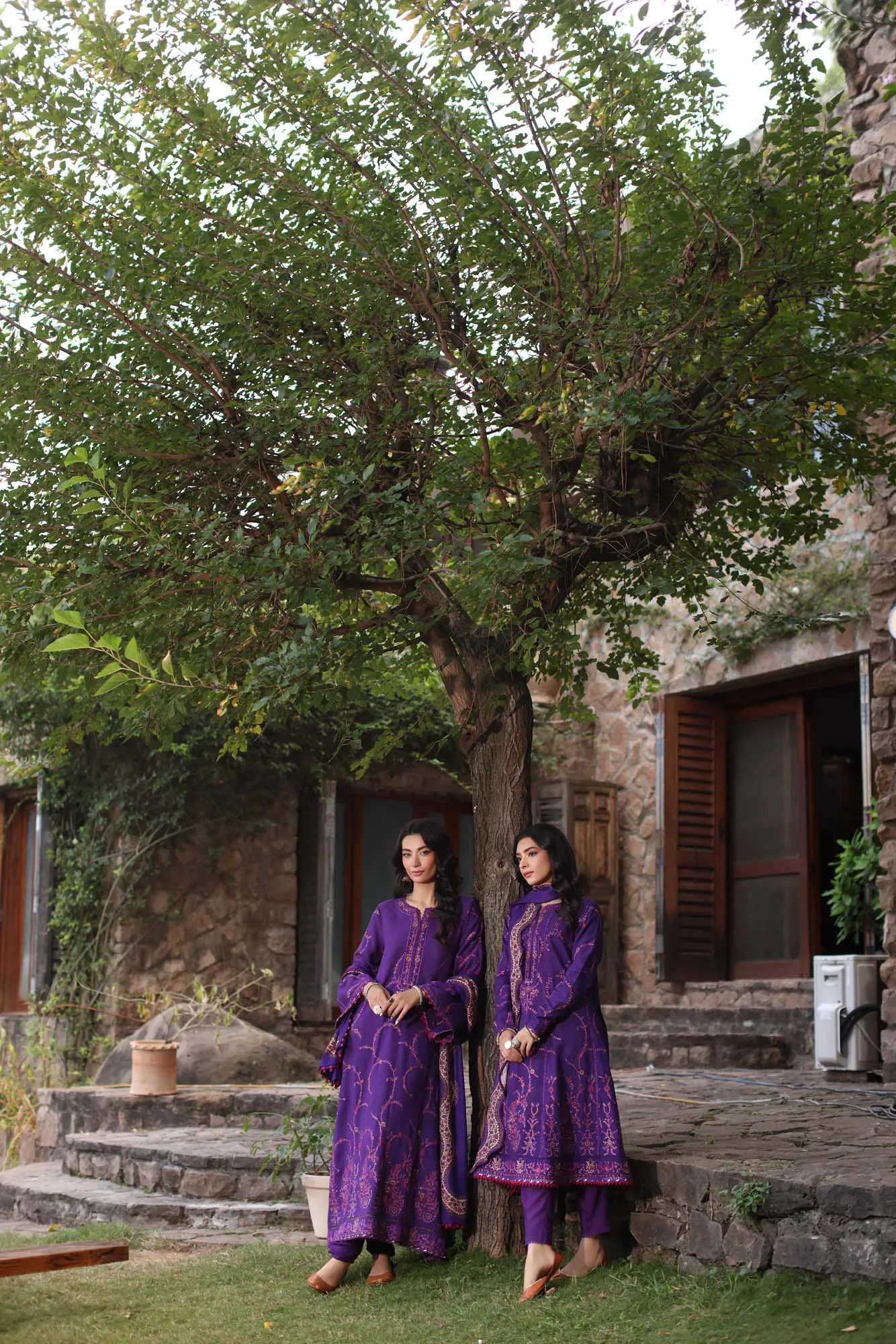 Noor by Saadia Asad Suzaankari Winter 24 Linen – view 1 – Poshaq