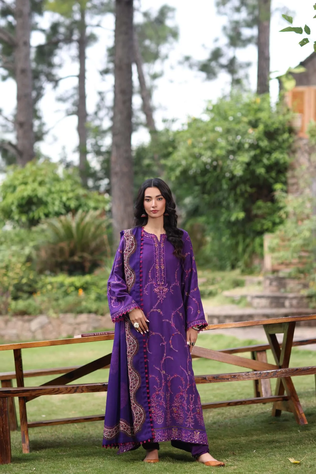Noor by Saadia Asad Suzaankari Winter 24 Linen – view 11 – Poshaq