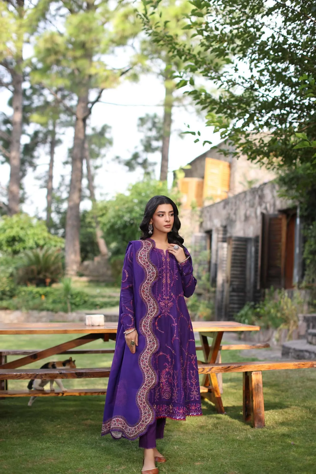 Noor by Saadia Asad Suzaankari Winter 24 Linen – view 4 – Poshaq