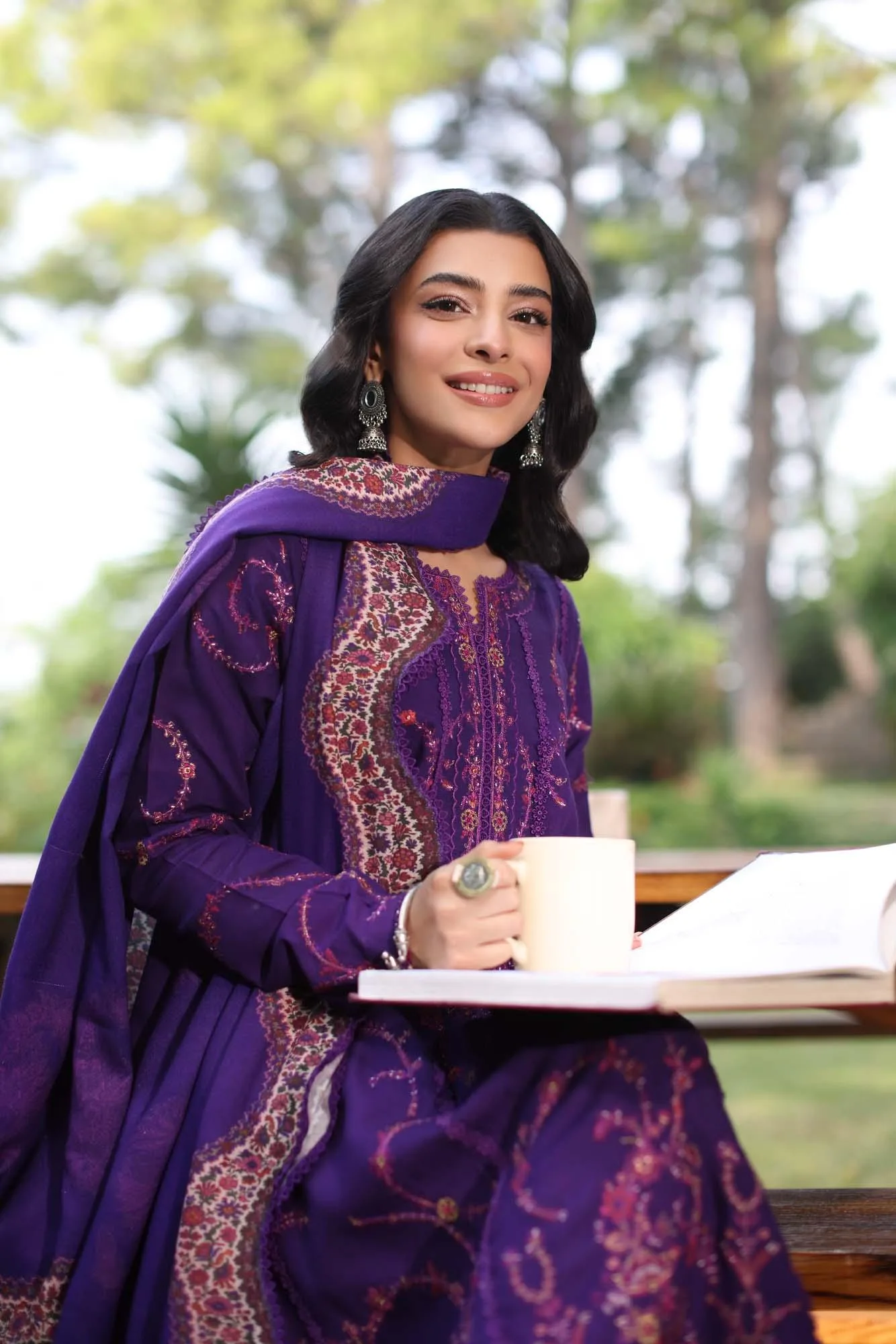 Noor by Saadia Asad Suzaankari Winter 24 Linen – view 8 – Poshaq