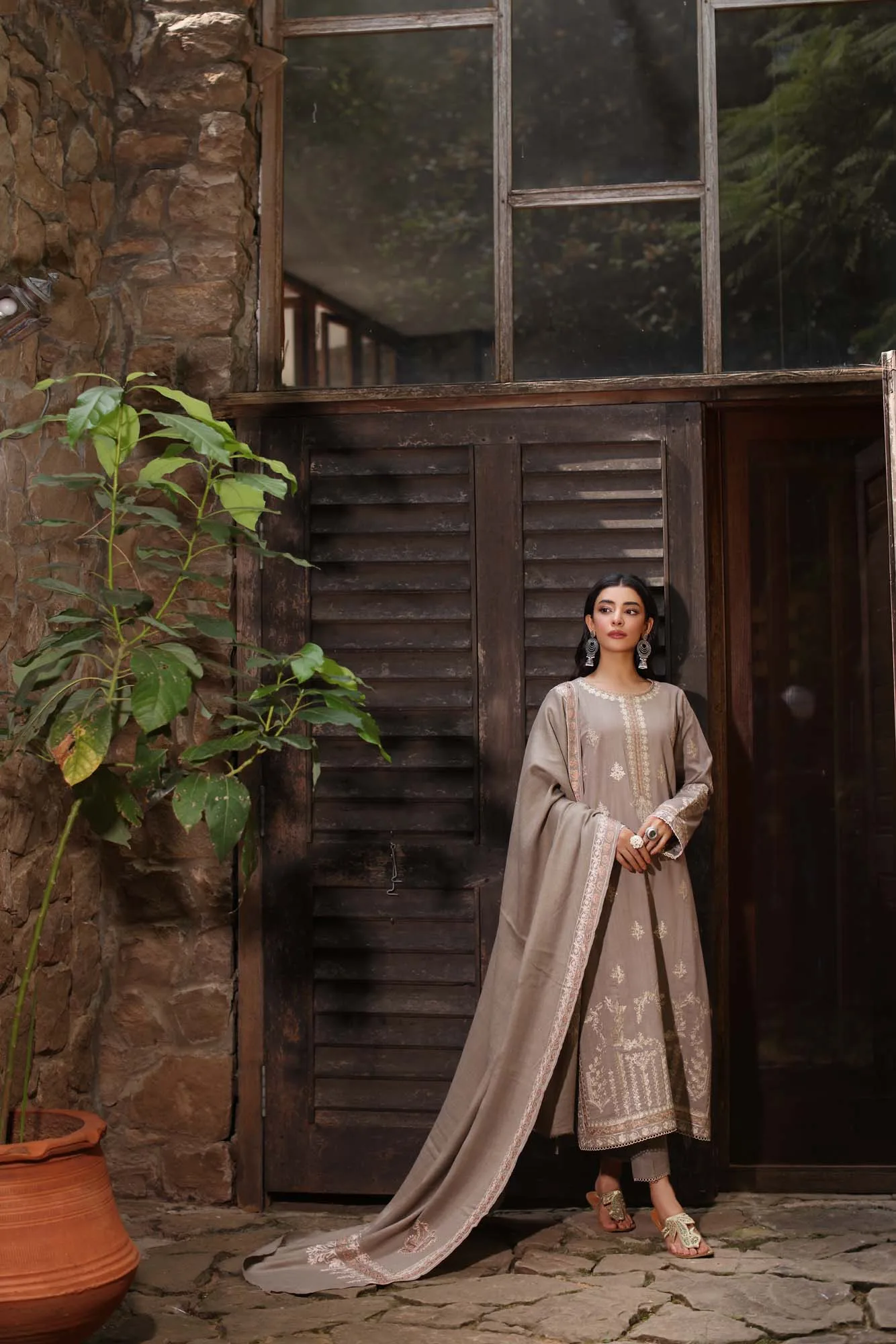 Noor by Saadia Asad Suzaankari Winter 24 Khaddar – view 5 – Poshaq