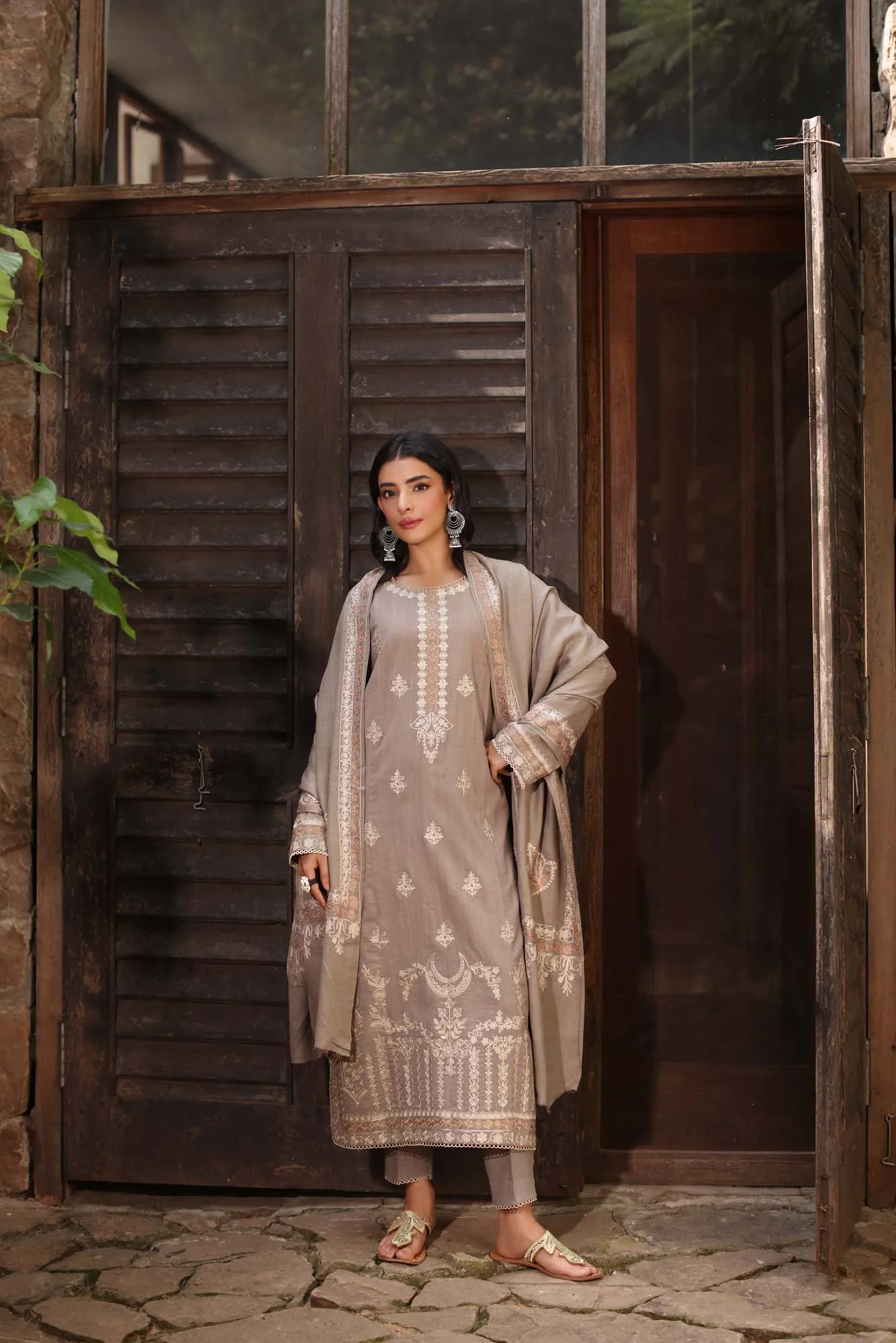 Noor by Saadia Asad Suzaankari Winter 24 Khaddar – view 6 – Poshaq