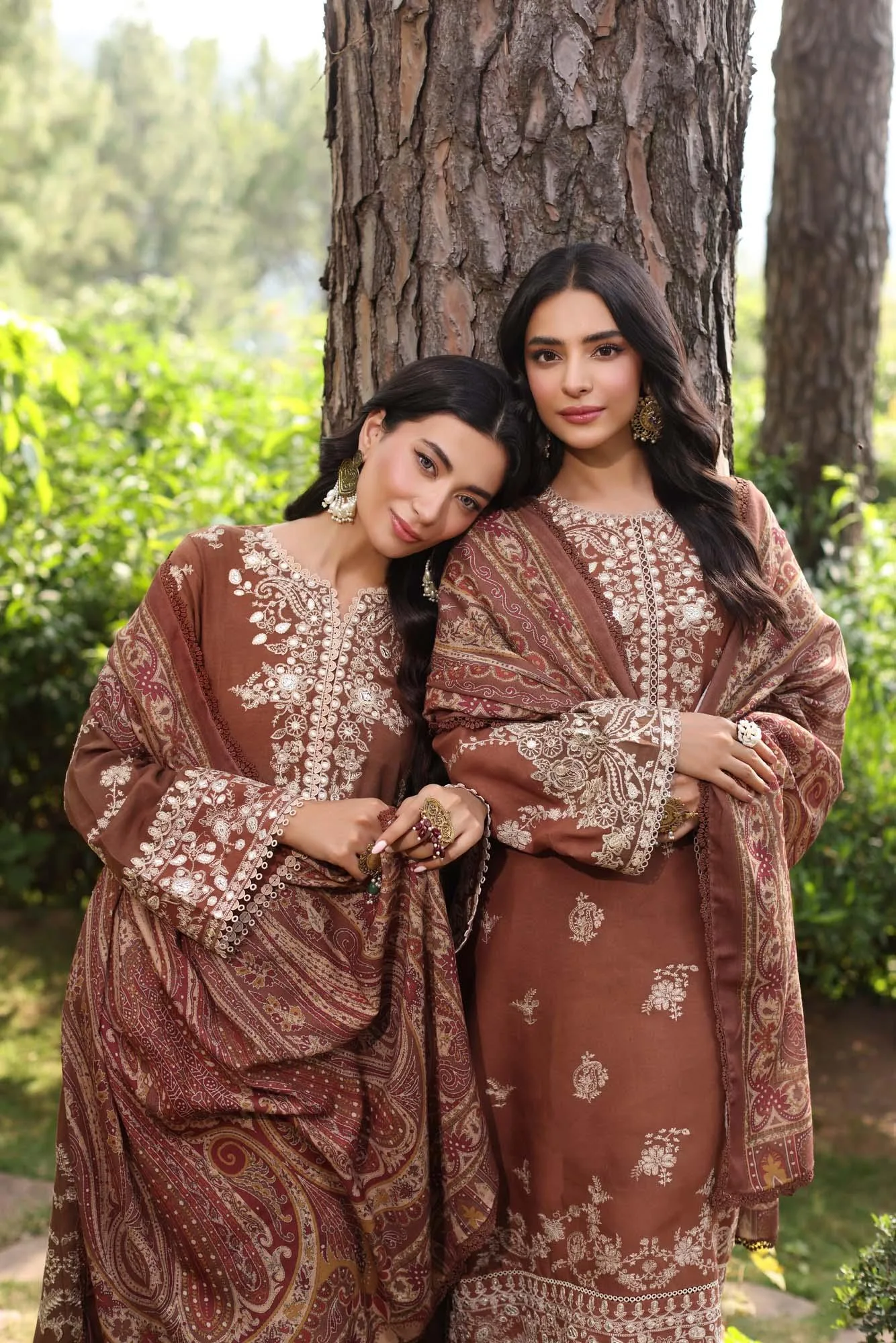 Noor by Saadia Asad Suzaankari Winter 24 Linen – view 11 – Poshaq