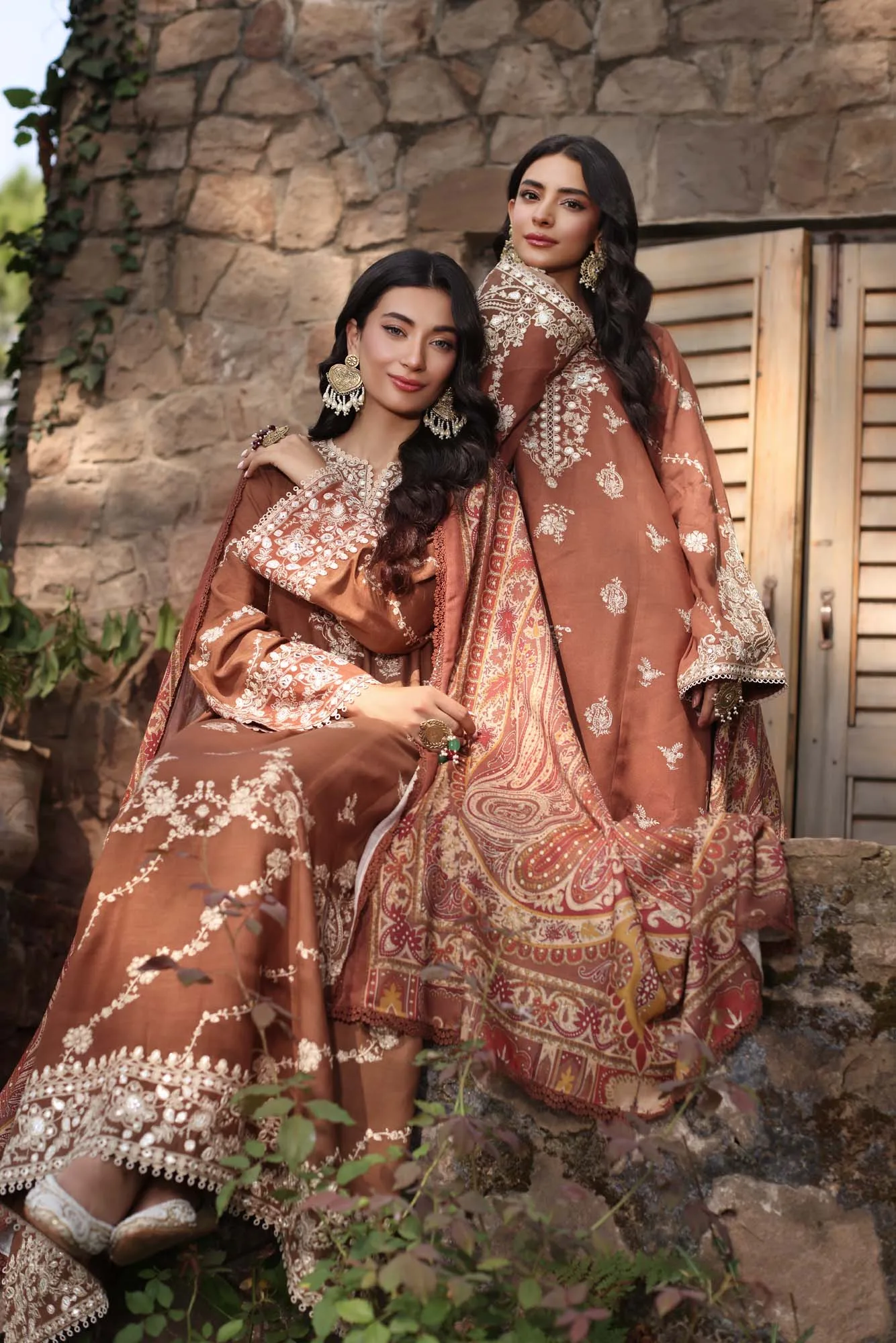 Noor by Saadia Asad Suzaankari Winter 24 Linen – view 2 – Poshaq
