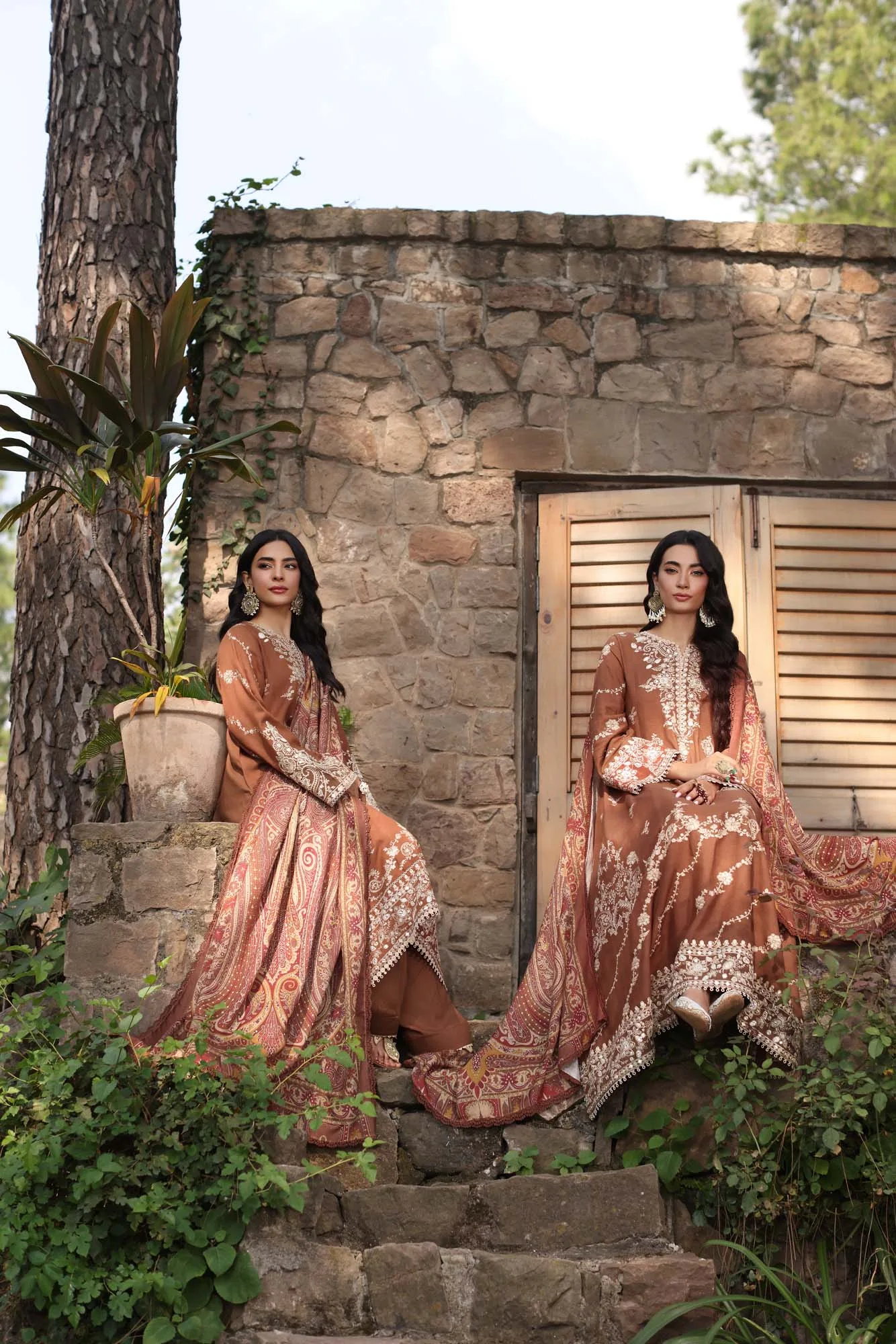 Noor by Saadia Asad Suzaankari Winter 24 Linen – view 3 – Poshaq