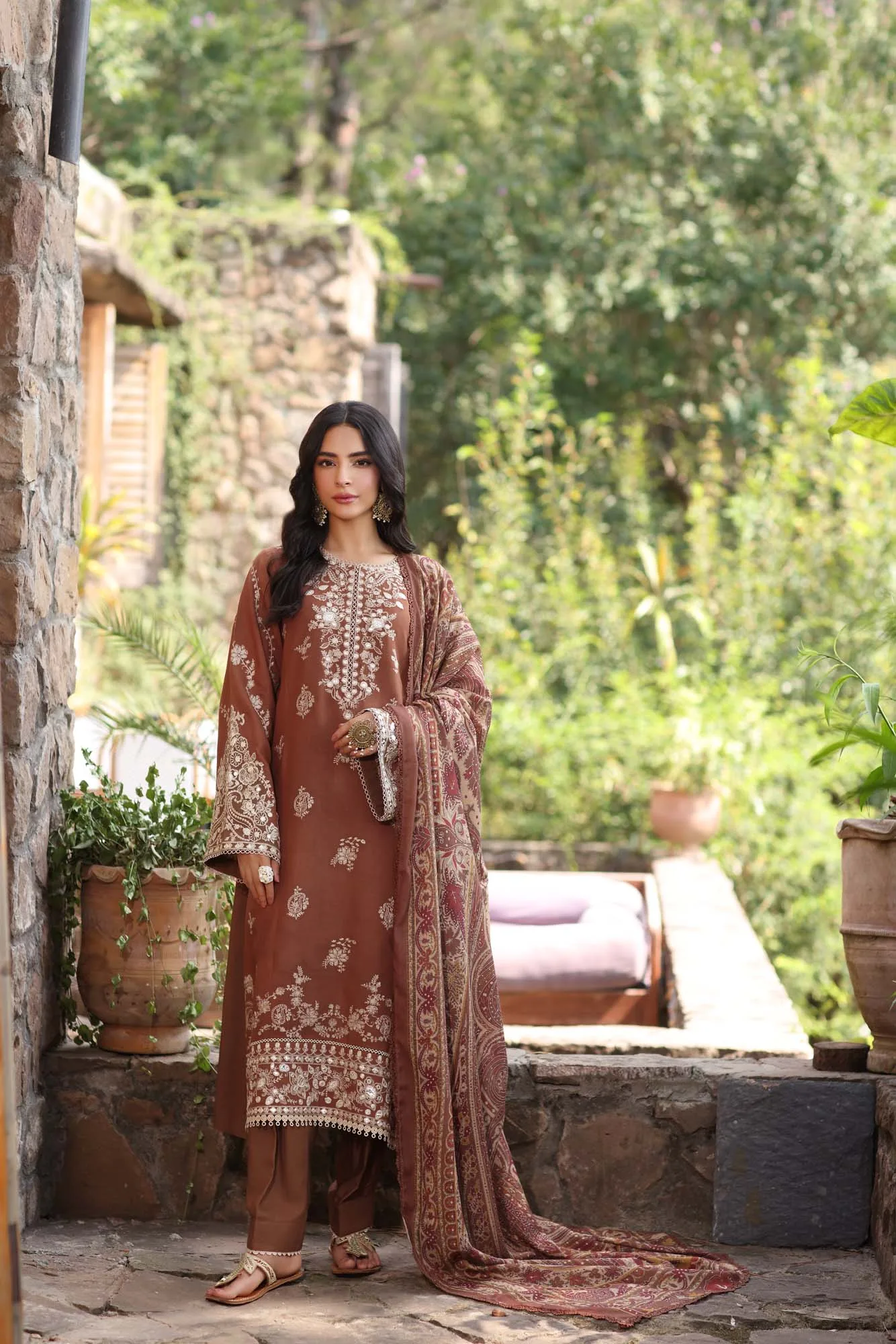 Noor by Saadia Asad Suzaankari Winter 24 Linen – view 4 – Poshaq
