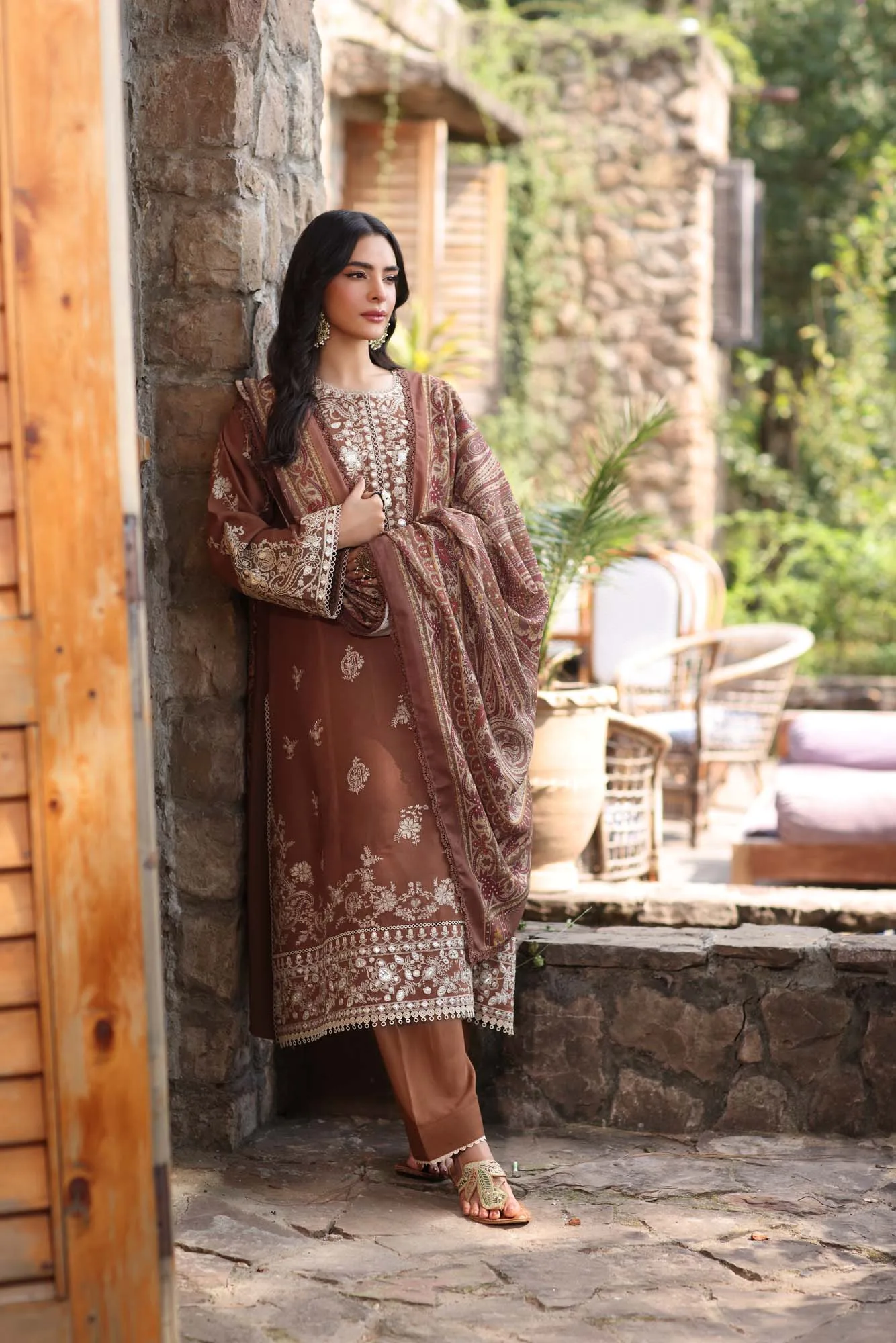 Noor by Saadia Asad Suzaankari Winter 24 Linen – view 6 – Poshaq