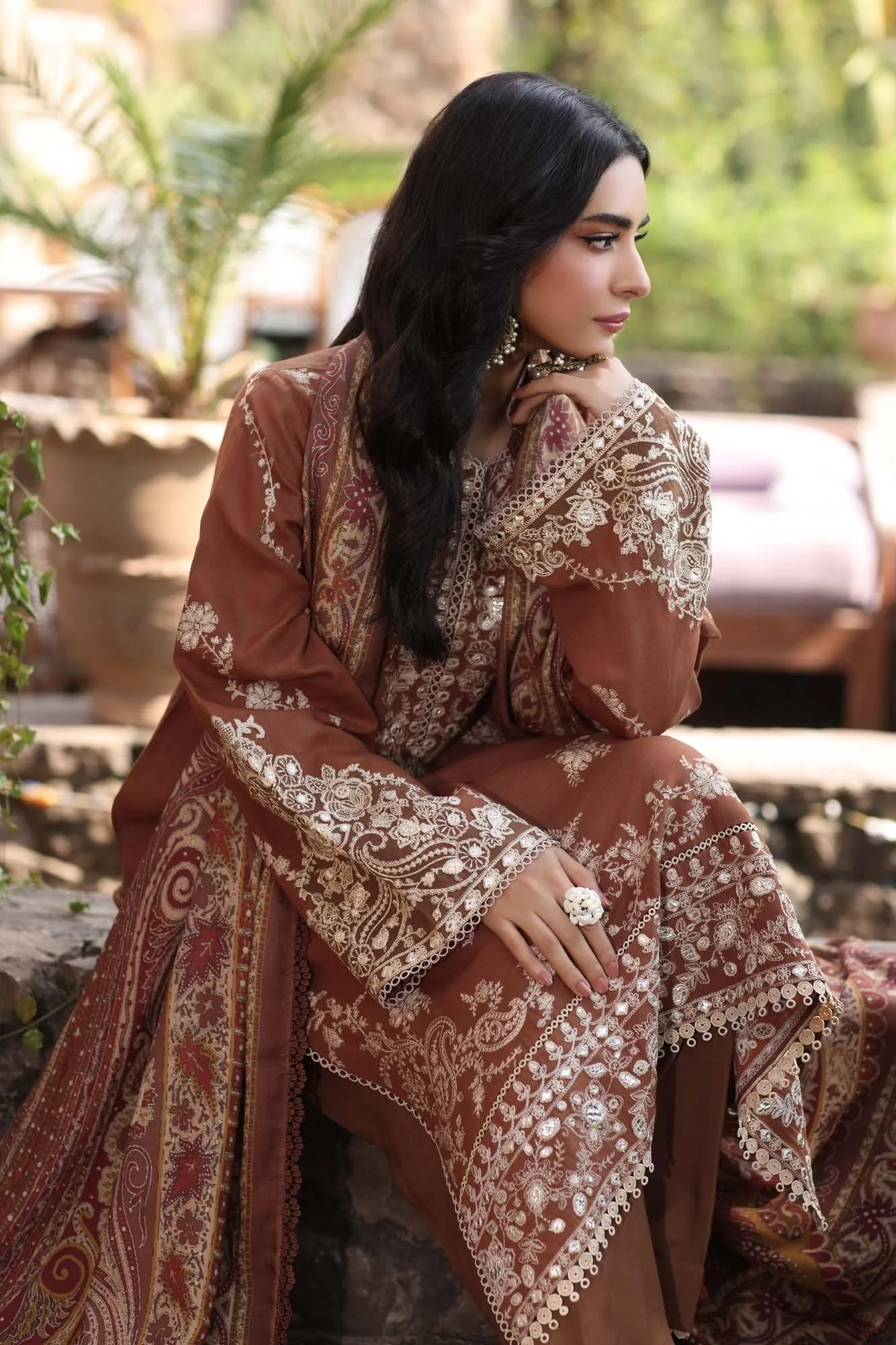 Noor by Saadia Asad Suzaankari Winter 24 Linen – view 7 – Poshaq