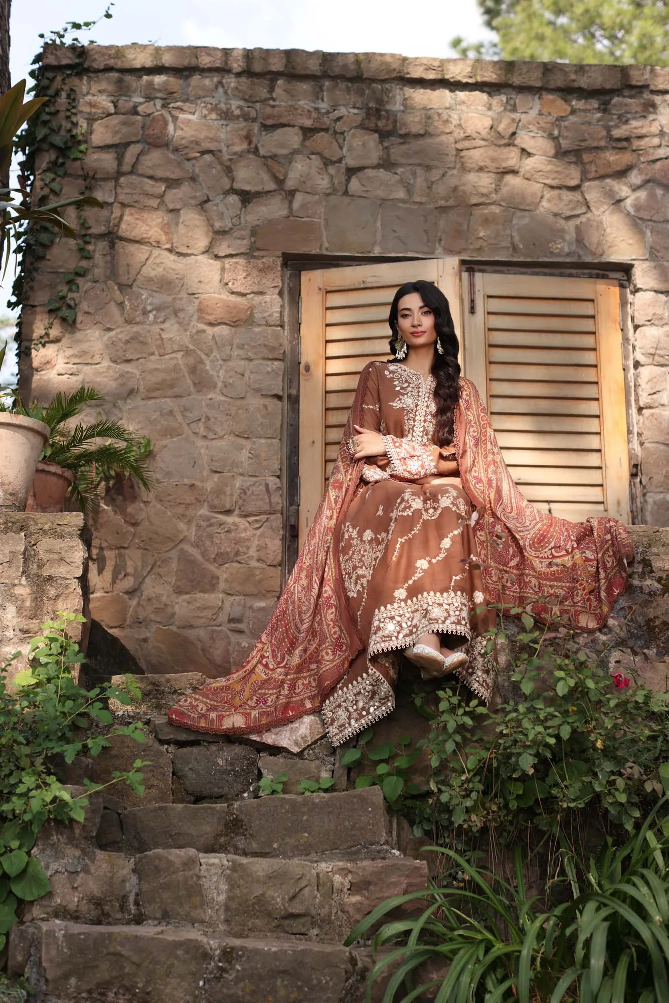 Noor by Saadia Asad Suzaankari Winter 24 Linen – view 9 – Poshaq