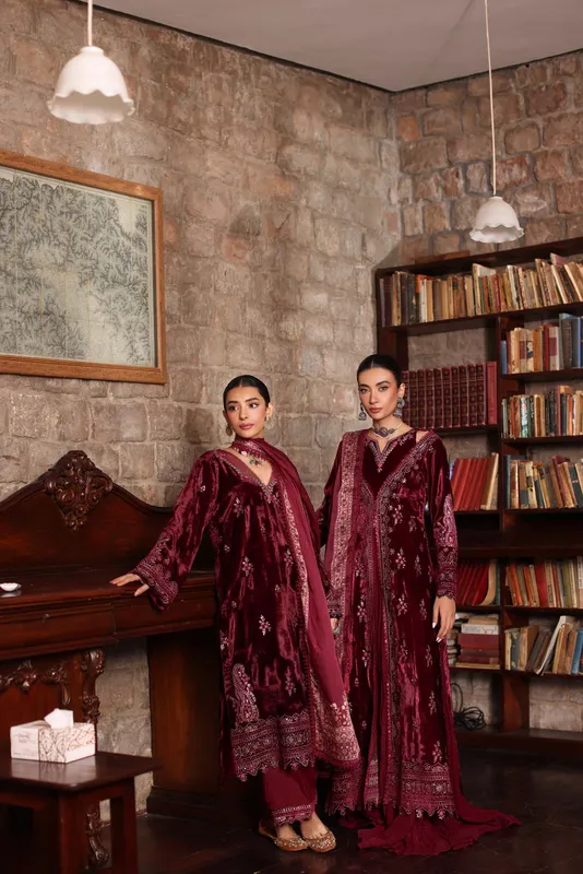 Noor by Saadia Asad Suzaankari Winter 24 Raw Silk – view 1 – Poshaq