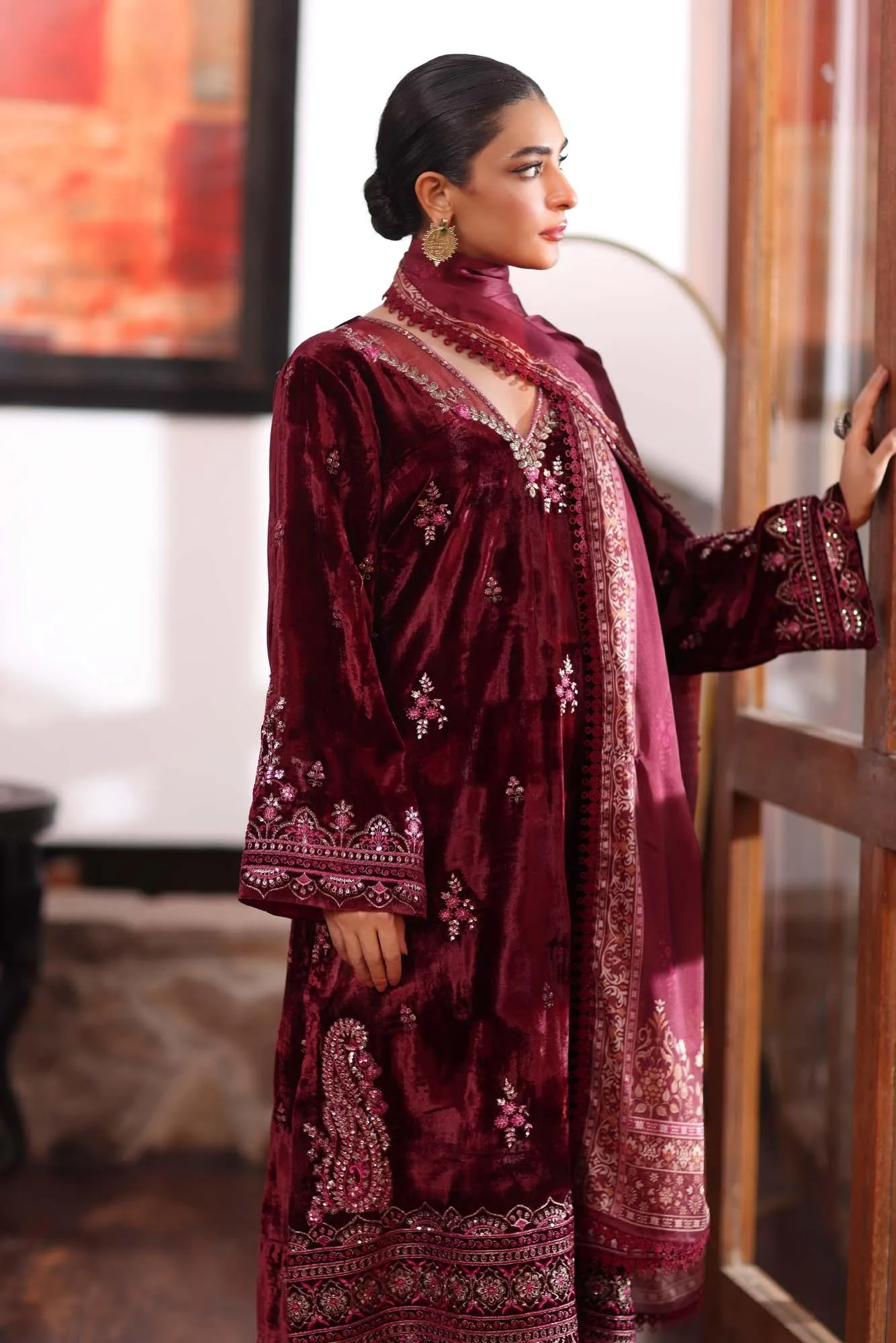 Noor by Saadia Asad Suzaankari Winter 24 Raw Silk – view 10 – Poshaq