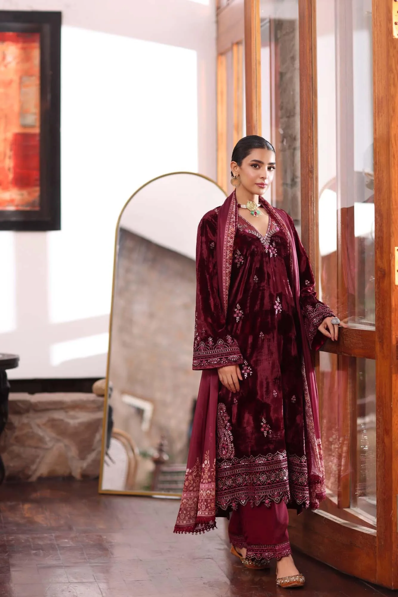 Noor by Saadia Asad Suzaankari Winter 24 Raw Silk – view 11 – Poshaq