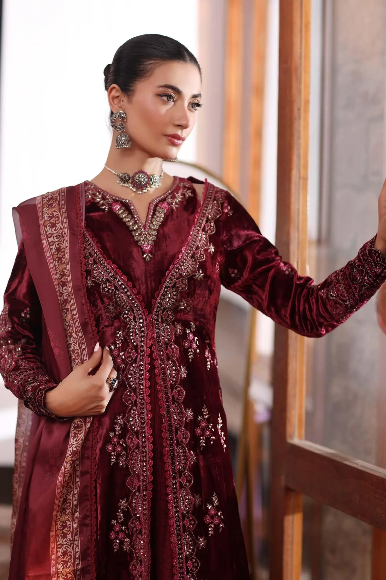 Noor by Saadia Asad Suzaankari Winter 24 Raw Silk – view 7 – Poshaq