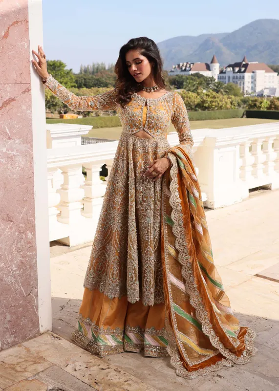 Kanwal Malik Mirha Luxury Pret 26 Gold Velvet – view 1 – Poshaq
