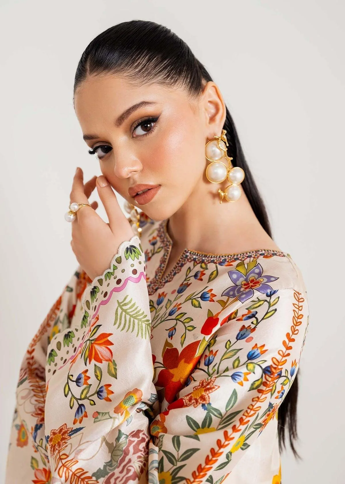 Kanwal Malik Rosalia Silk Eid 25 White Raw Silk – view 8 – Poshaq