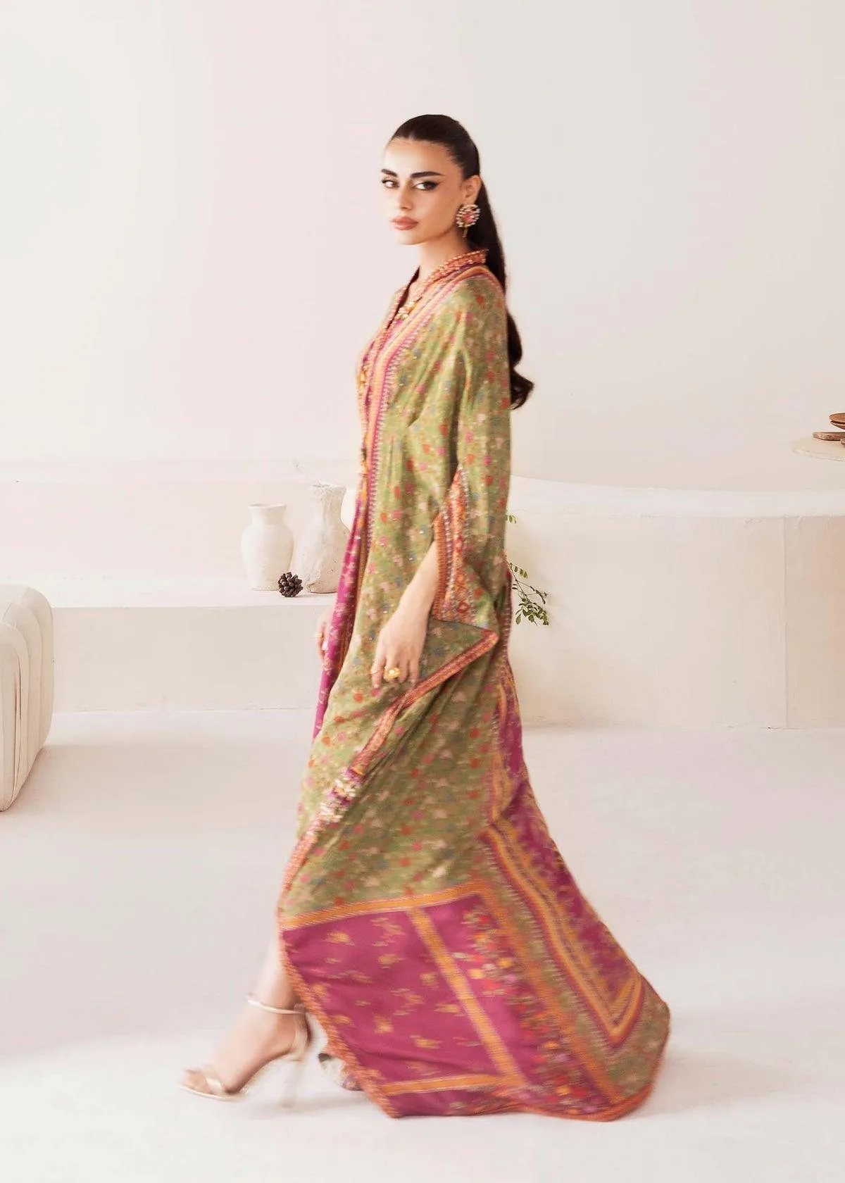 Kanwal Malik Rosalia Silk Eid 25 Magenta Crepe – view 5 – Poshaq